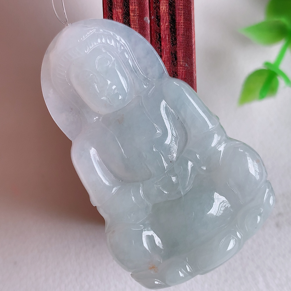 冰润精雕观音吊坠，法相端庄大气，工艺精湛，种色浓郁，细腻饱满冰润，种老水足，收藏佳品，佩戴大气  W49.13   尺寸：42.5-26.5-5.5mm