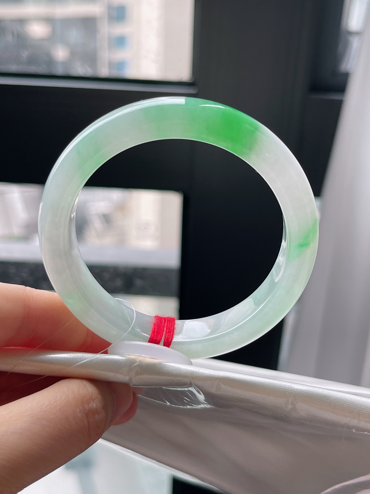 正圈53圈口，翡翠冰糯种飘绿手镯