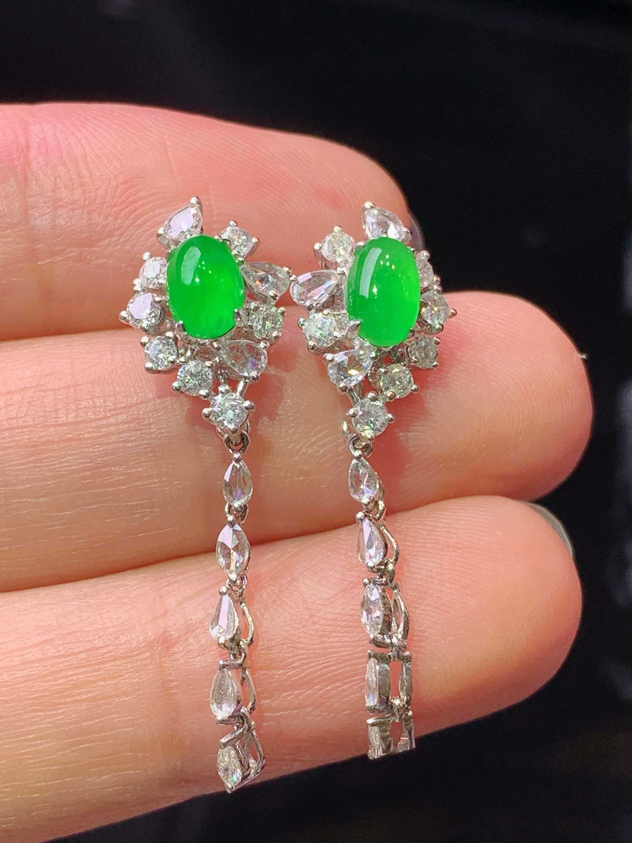 18k金钻镶嵌满绿蛋面耳坠  玉质细腻 水润亮眼 色泽艳丽 整体尺寸32.5*9.6*7z1