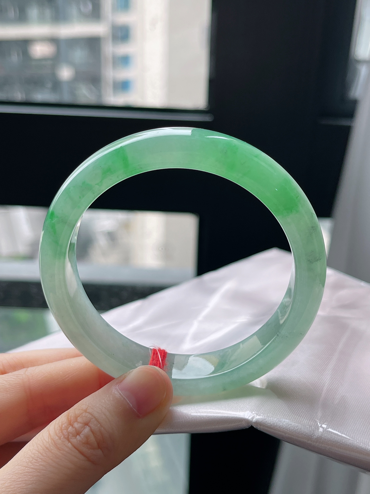 正圈55.3圈口，翡翠冰糯种飘绿手镯