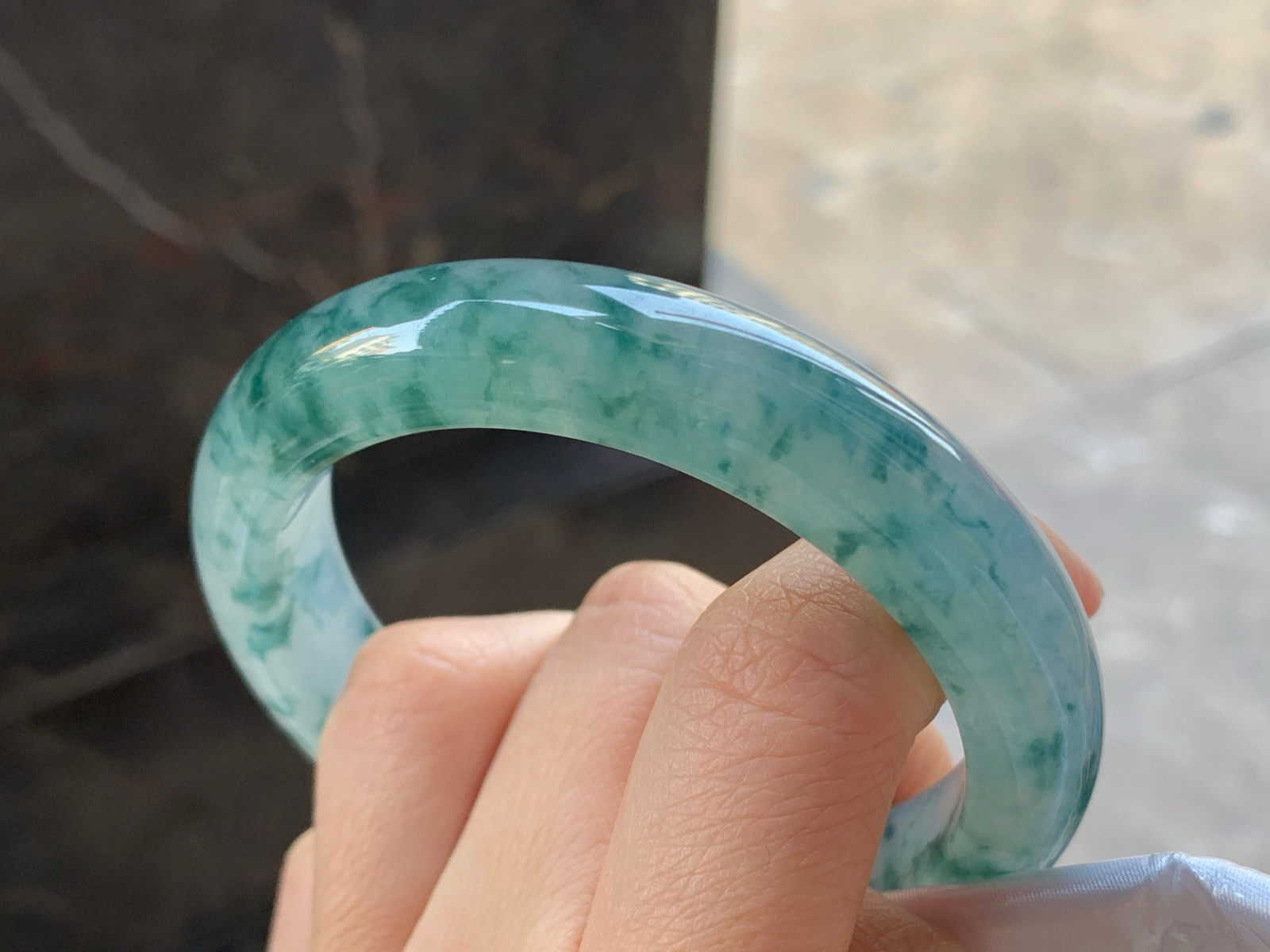 56-12.5-9.3

冰蓝花手镯^_^飘花浓郁