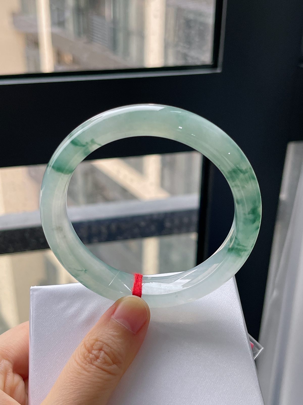 正圈57.3圈口，翡翠冰糯种绿色飘花手镯