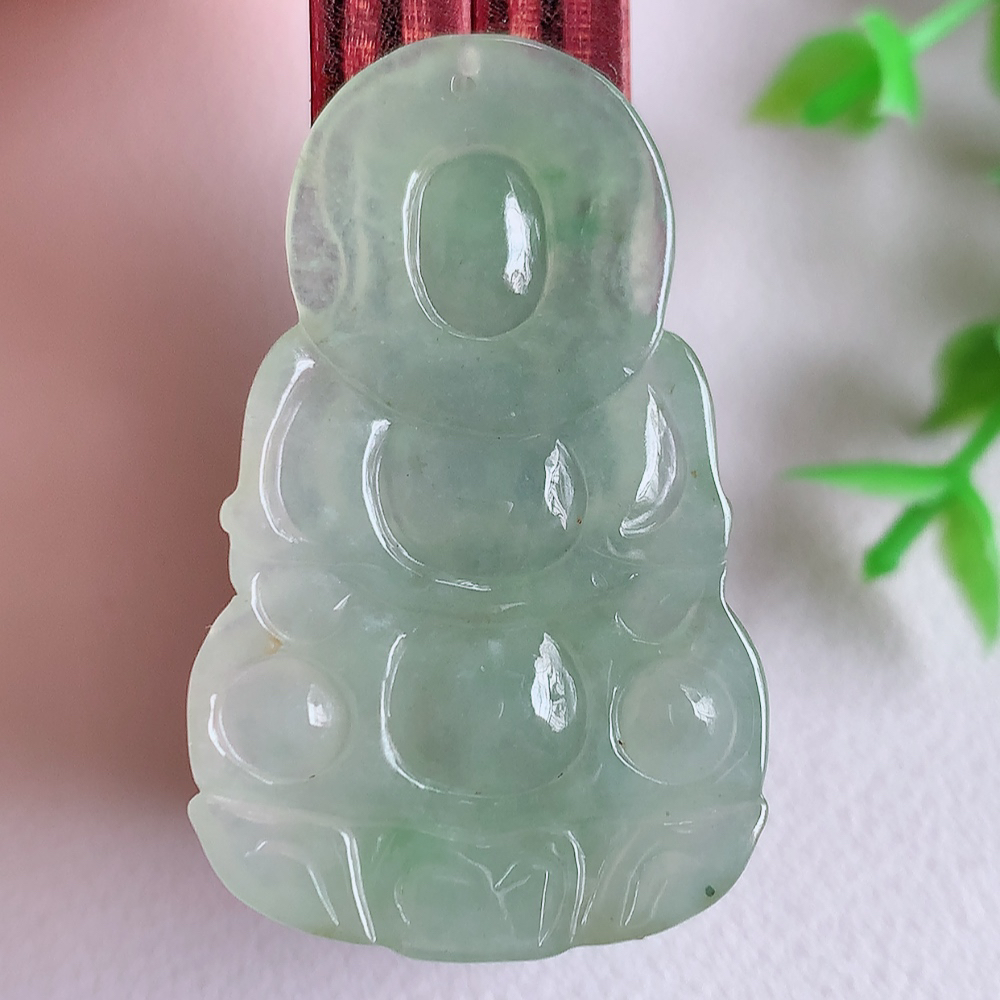 冰润精雕观音吊坠，法相端庄大气，工艺精湛，种色浓郁，细腻饱满冰润，种老水足，收藏佳品，佩戴大气  W357.13   尺寸：38-23.6-4.3mm