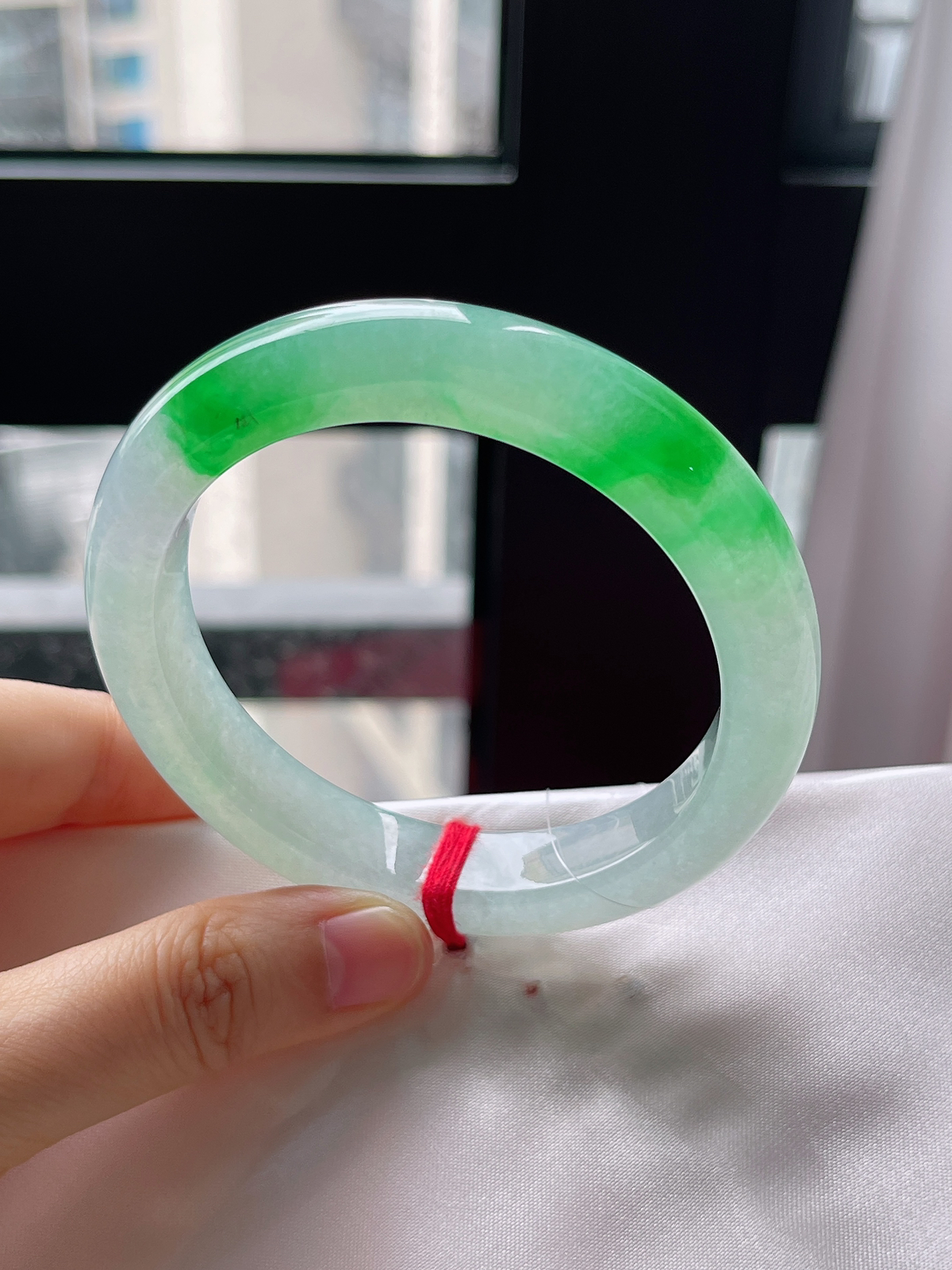 正圈58圈口，翡翠冰糯种飘阳绿手镯