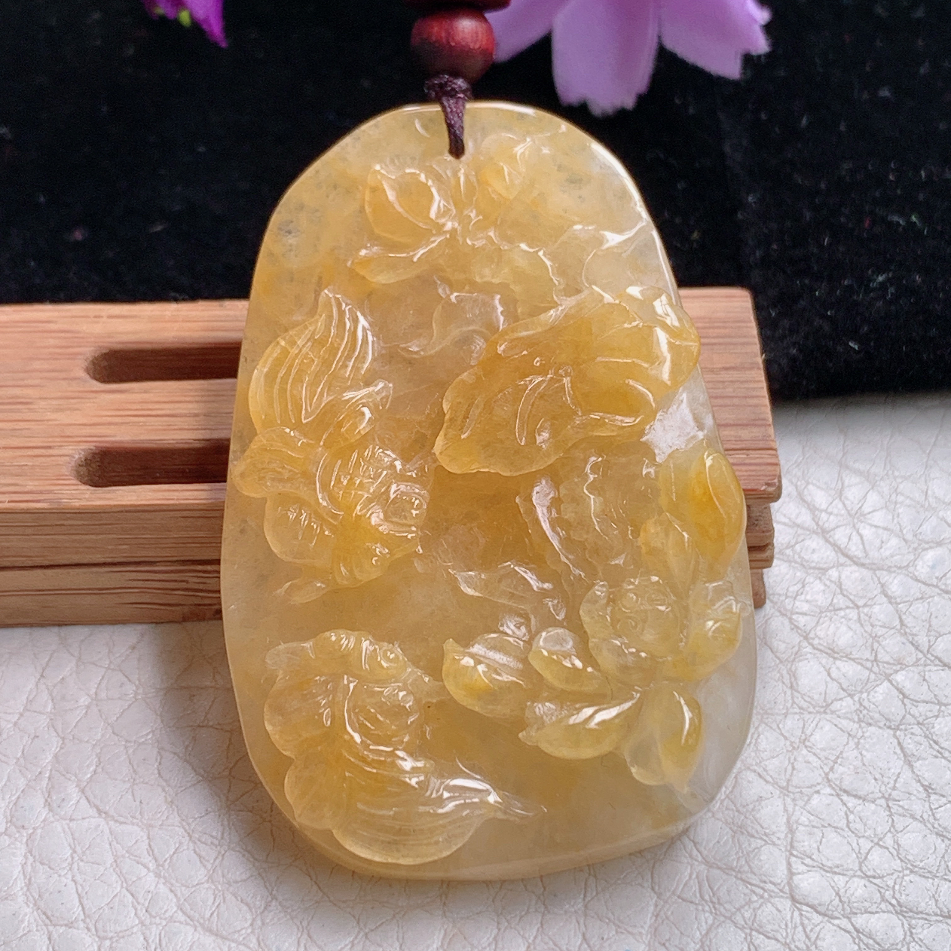 zen实拍55.2*35.8*10.3缅甸翡翠黄翡年年有鱼吊坠 荷叶鱼项坠