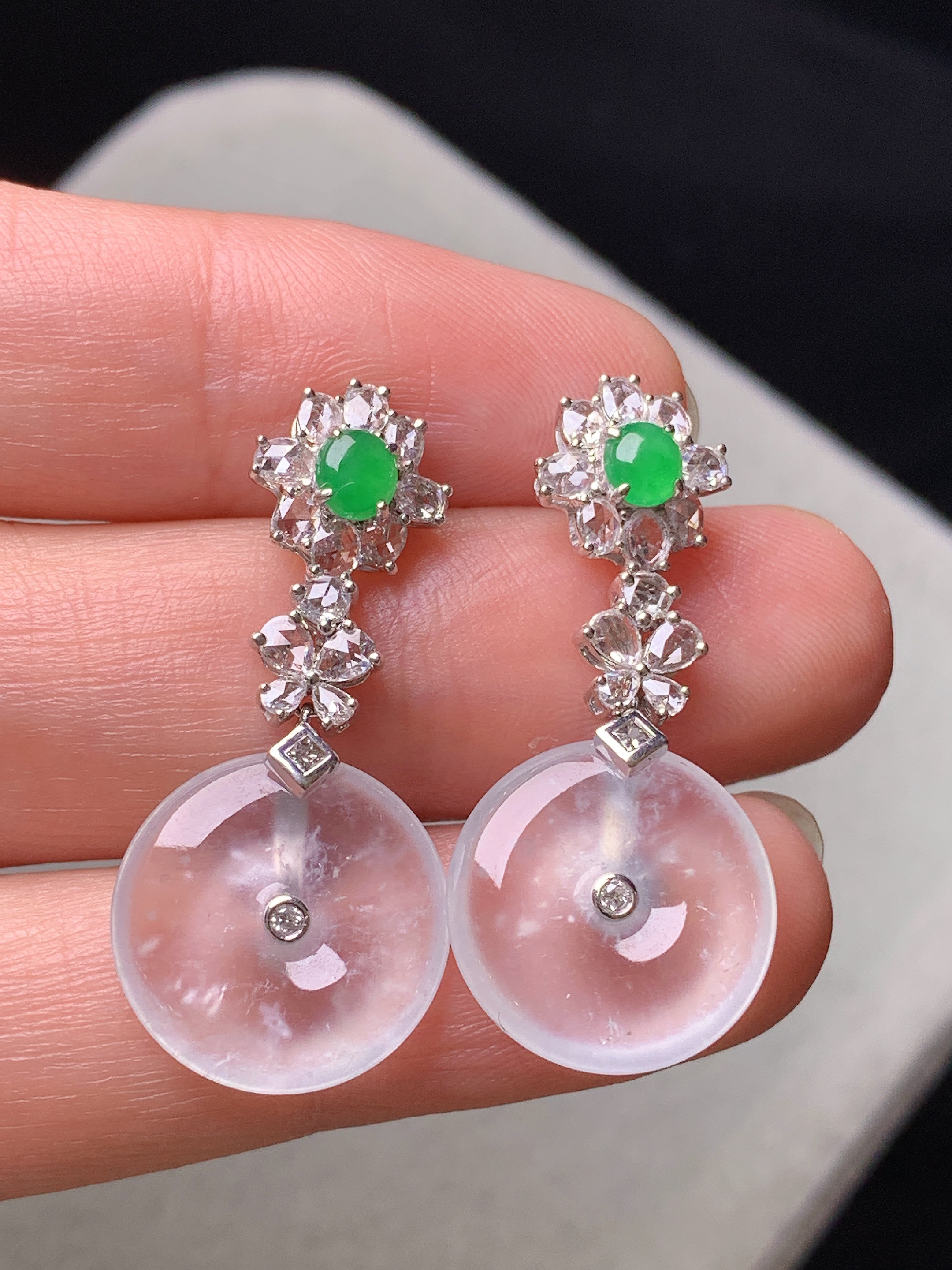 18k金钻镶嵌玻璃种平安扣耳坠 玉质细腻 水润亮眼 色泽艳丽 整体尺寸30.8*14.3*2.8j4