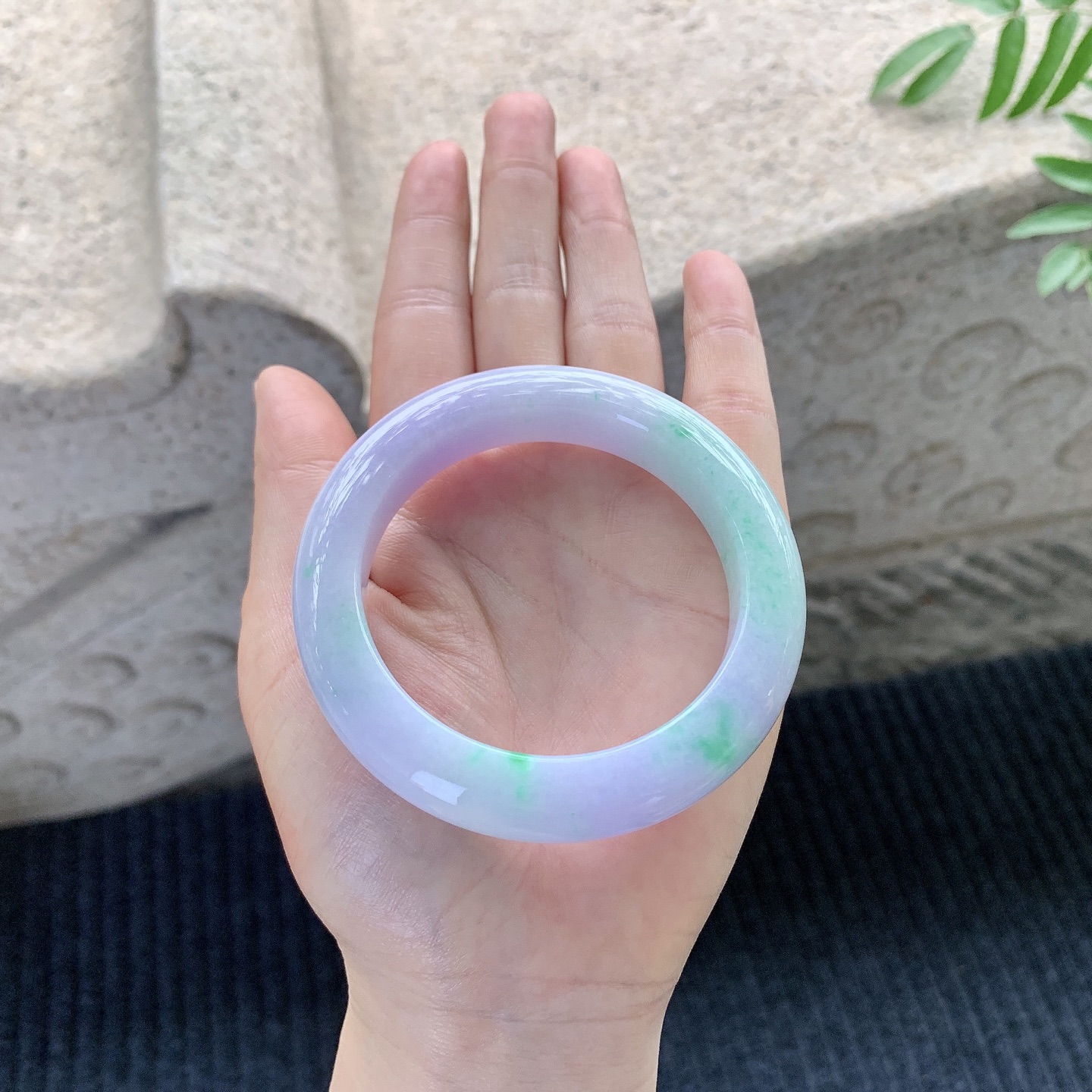 正圈53 54【圈口】54.8/12/10【编码】T3121438【描述】春彩，水润，种老，细腻，无裂纹