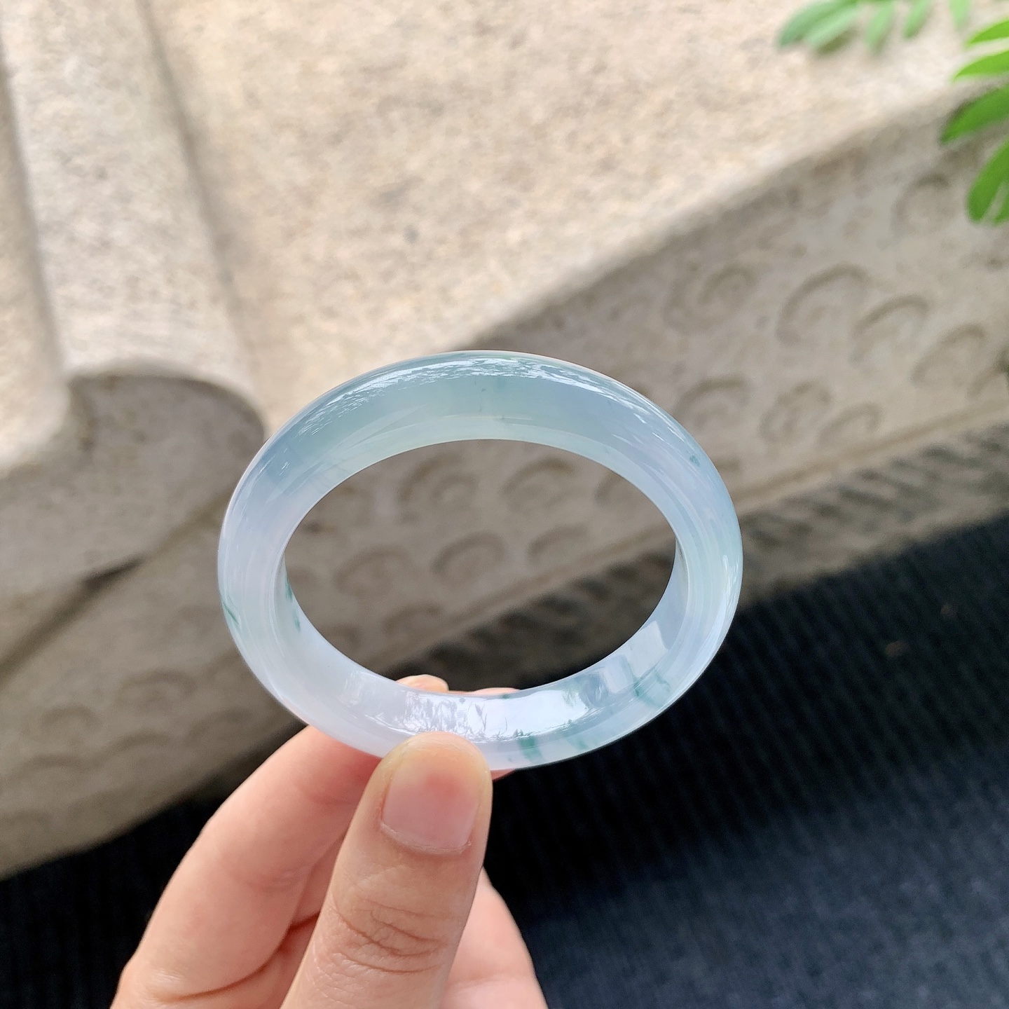 正圈48 49【圈口】49/10.6/7.5【编码】T9041538【描述】冰糯紫罗兰，飘花，水润，种老，细腻，无裂