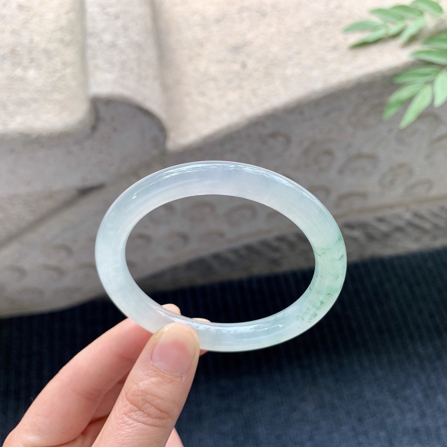 圆条54 55 圈口54.5/8.7/8.2 糯冰飘花，水润，种老，细腻，无裂纹121343