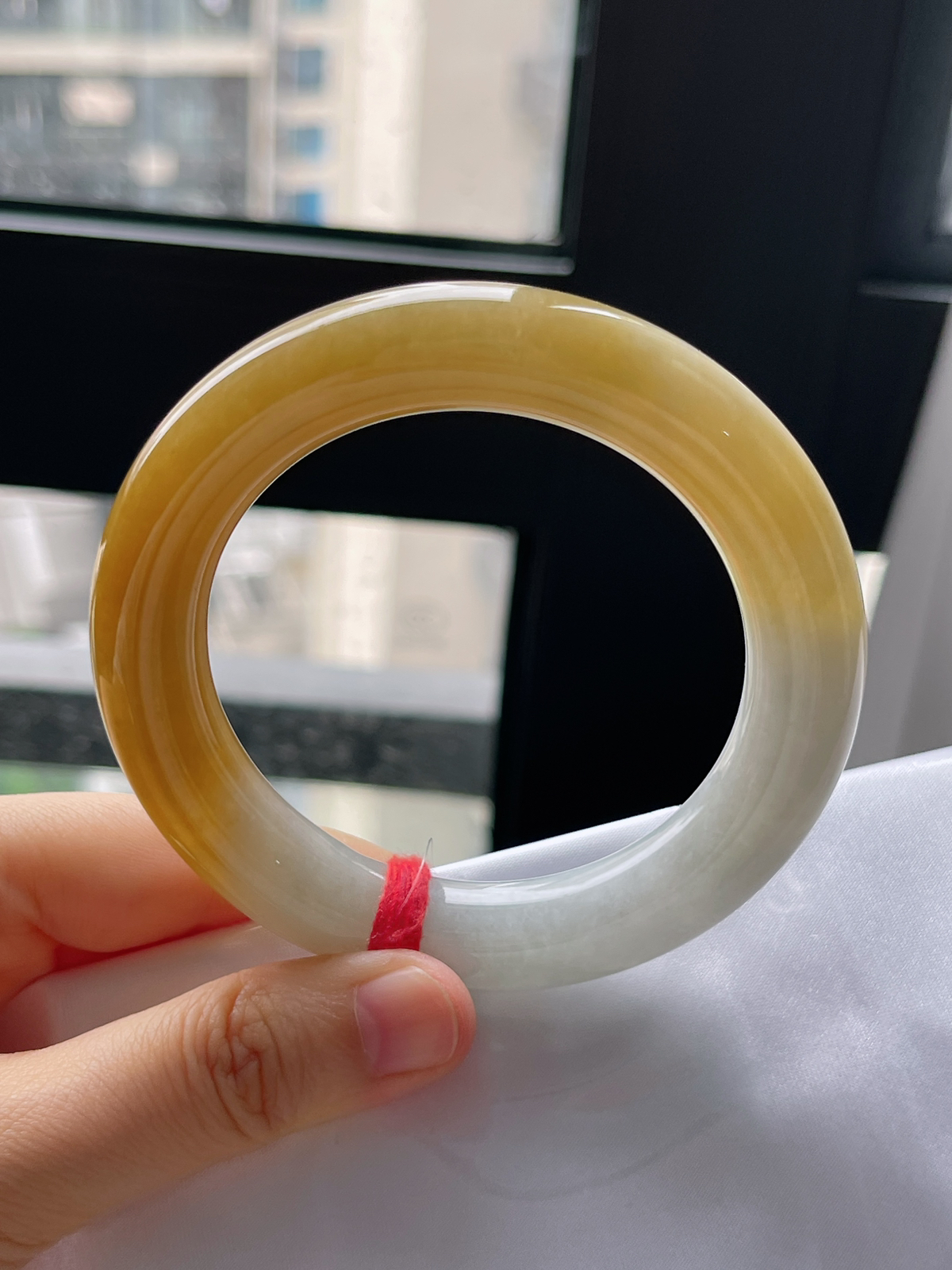 圆镯56.1圈口，翡翠糯化种黄翡手镯