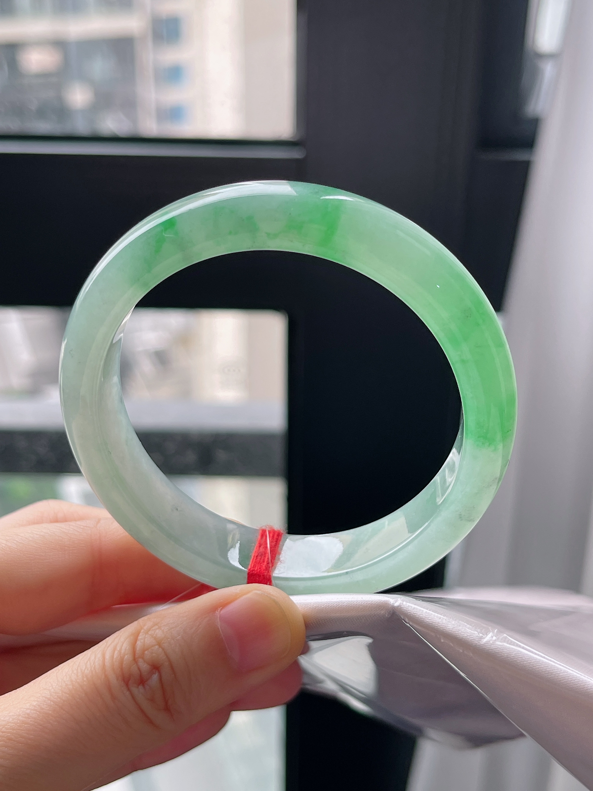 正圈55.3圈口，翡翠冰糯种飘绿手镯