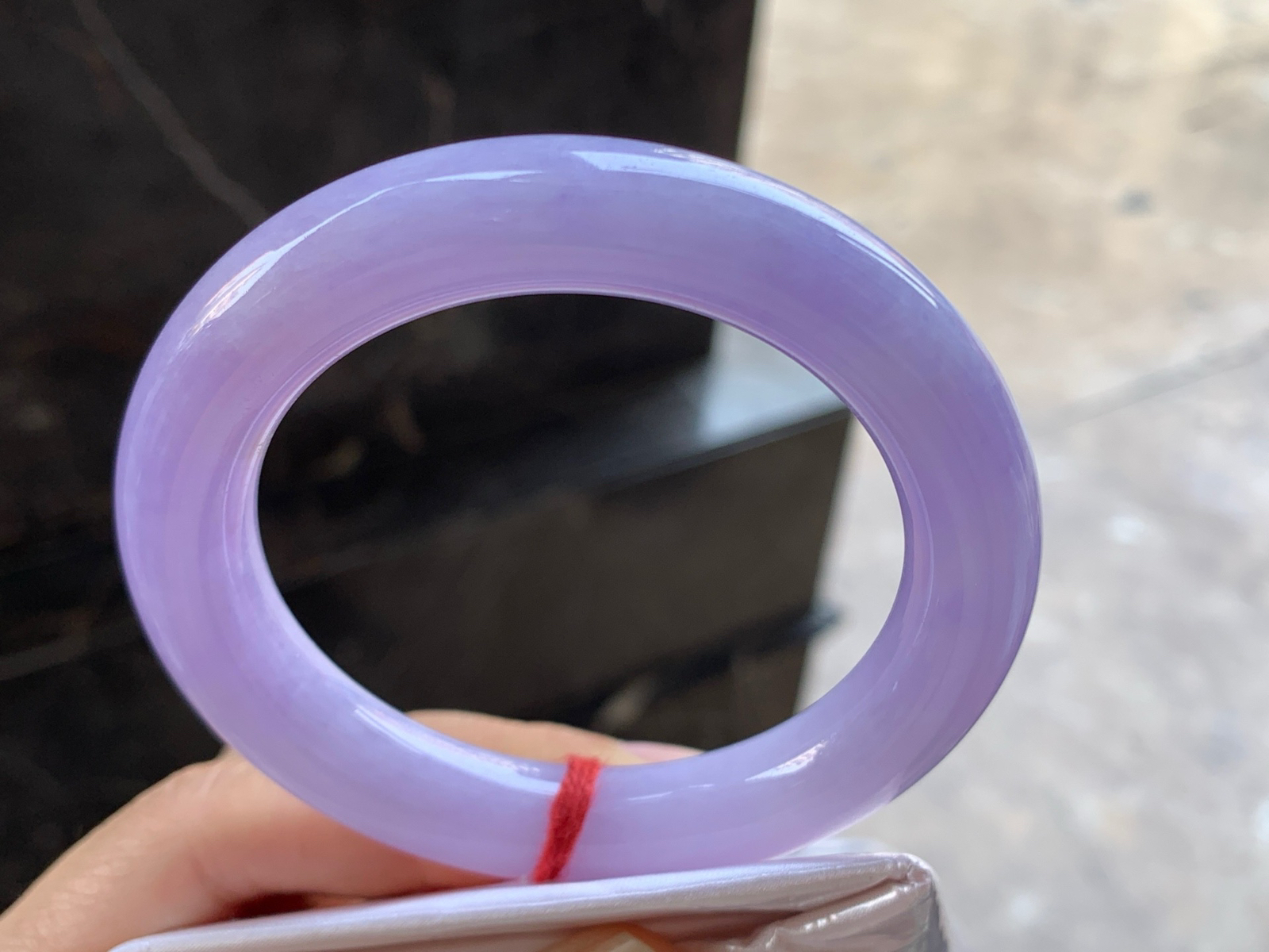 54.5-10

紫罗兰圆条手镯^_^颜色鲜艳 玉质温润