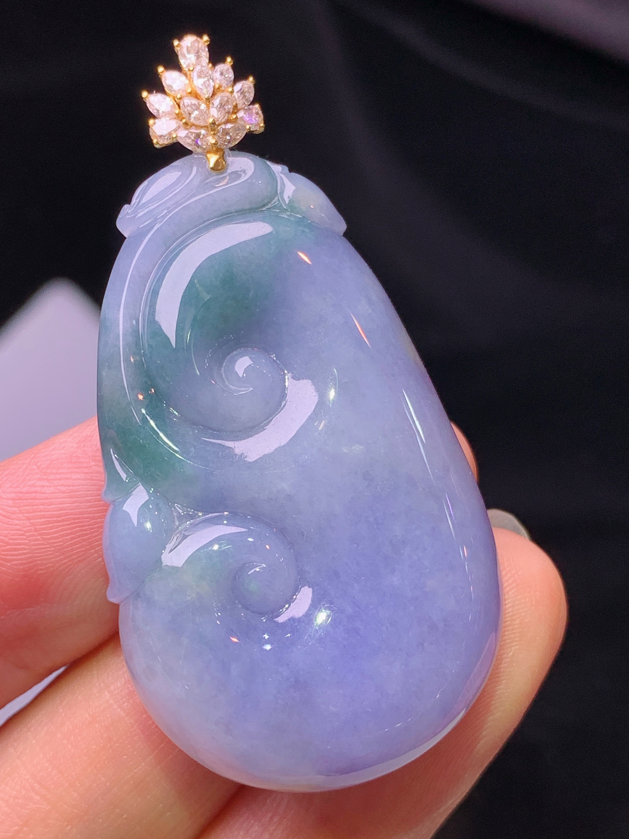 18k金钻镶嵌紫罗兰飘绿如意吊坠 玉质细腻 水润亮眼 色泽艳丽 整体尺寸51.3*26.6*7j1