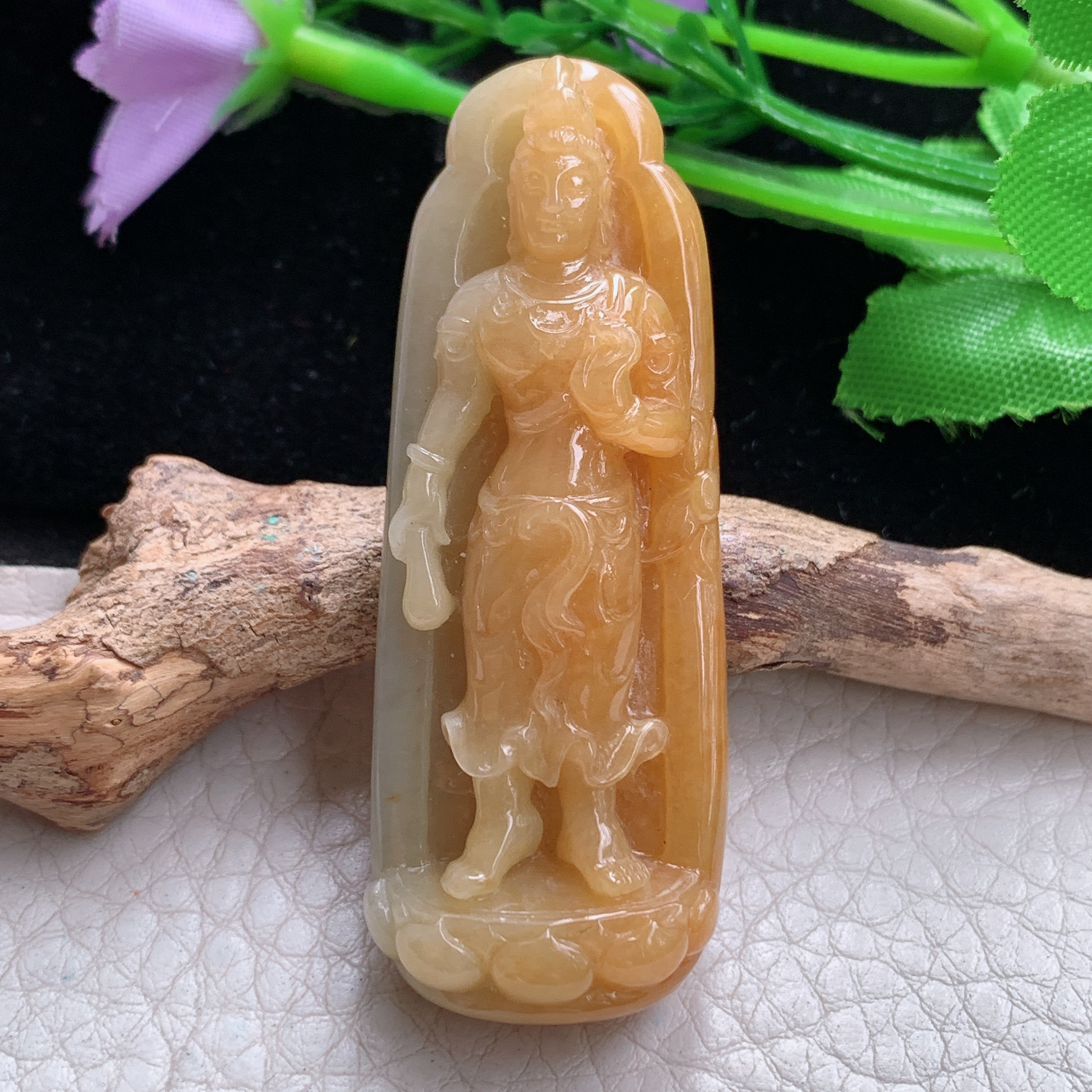 lz实拍57.2*21.3*11.6天然缅甸翡翠黄翡站观音吊坠