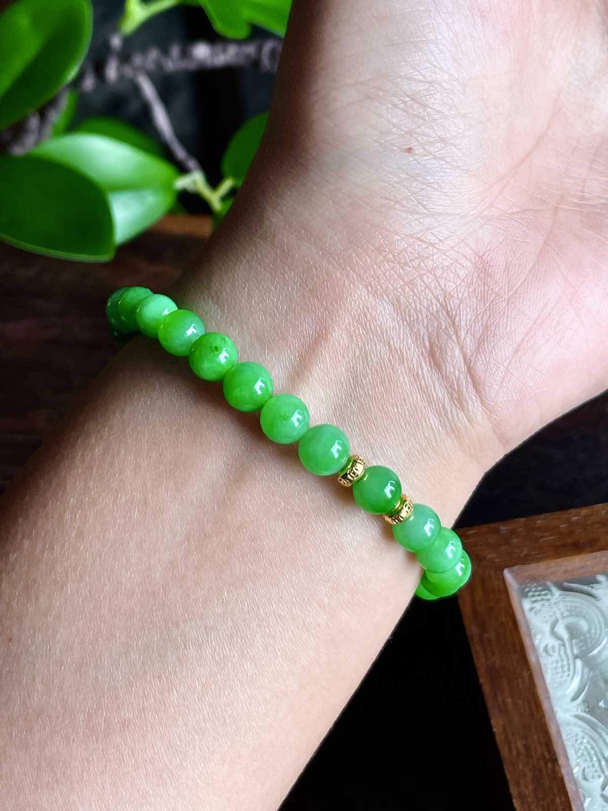 【珠子】🫧阳绿手串圆珠子手串
【说明】缅料 性价比高  
【尺寸】6.9mm
【重量】14.3克