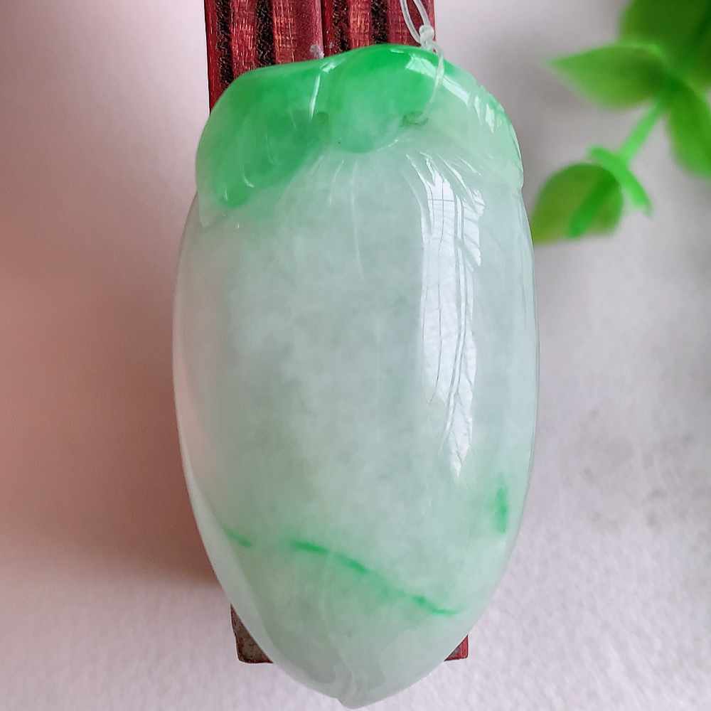 冰润飘阳绿寿桃吊坠 正装翡翠桃子挂件 玉质细腻  水润清新  W49.13 尺寸：37-20.7-15mm