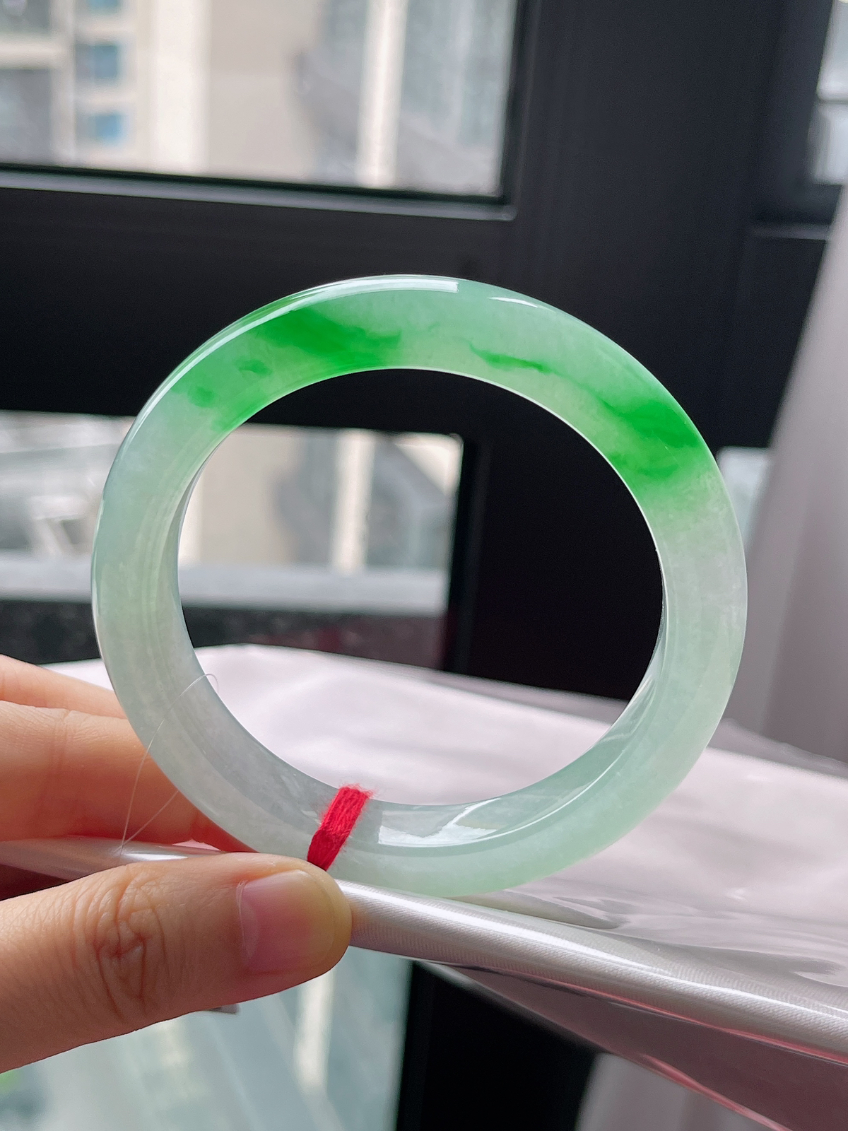 正圈58圈口，翡翠冰糯种飘阳绿手镯