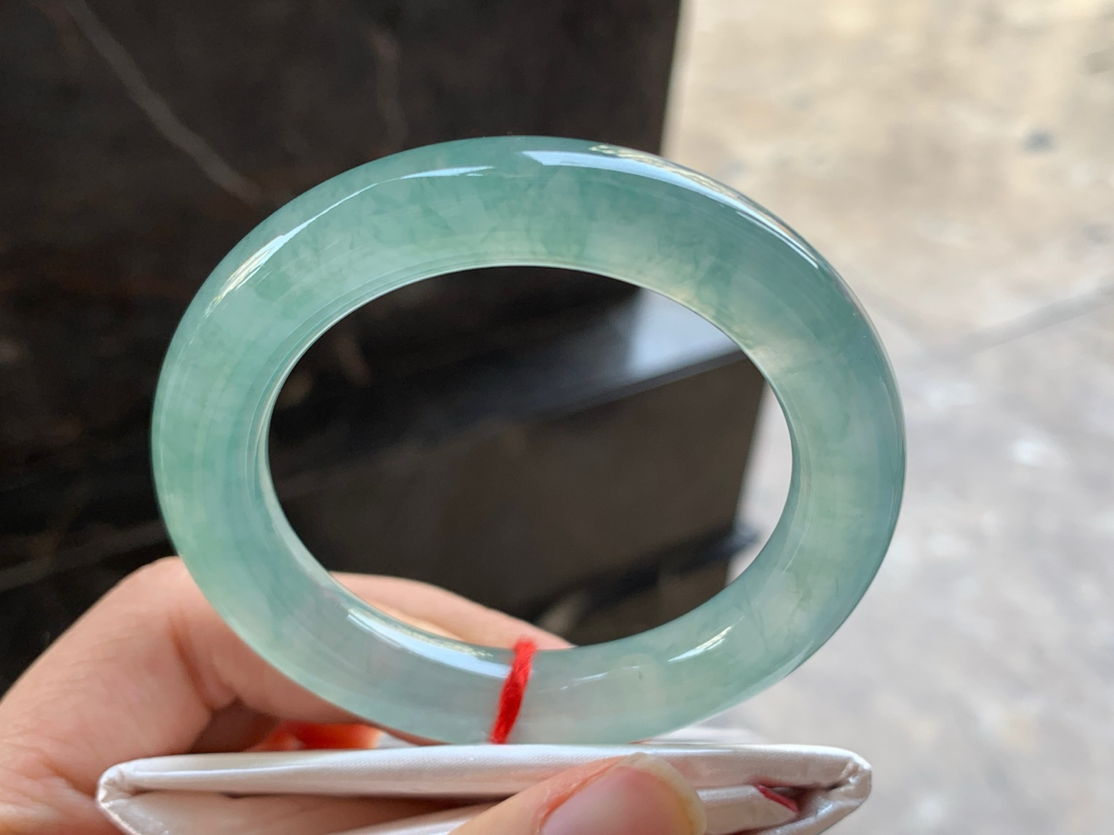 50.5-10.2

冰蓝圆条手镯^_^水润