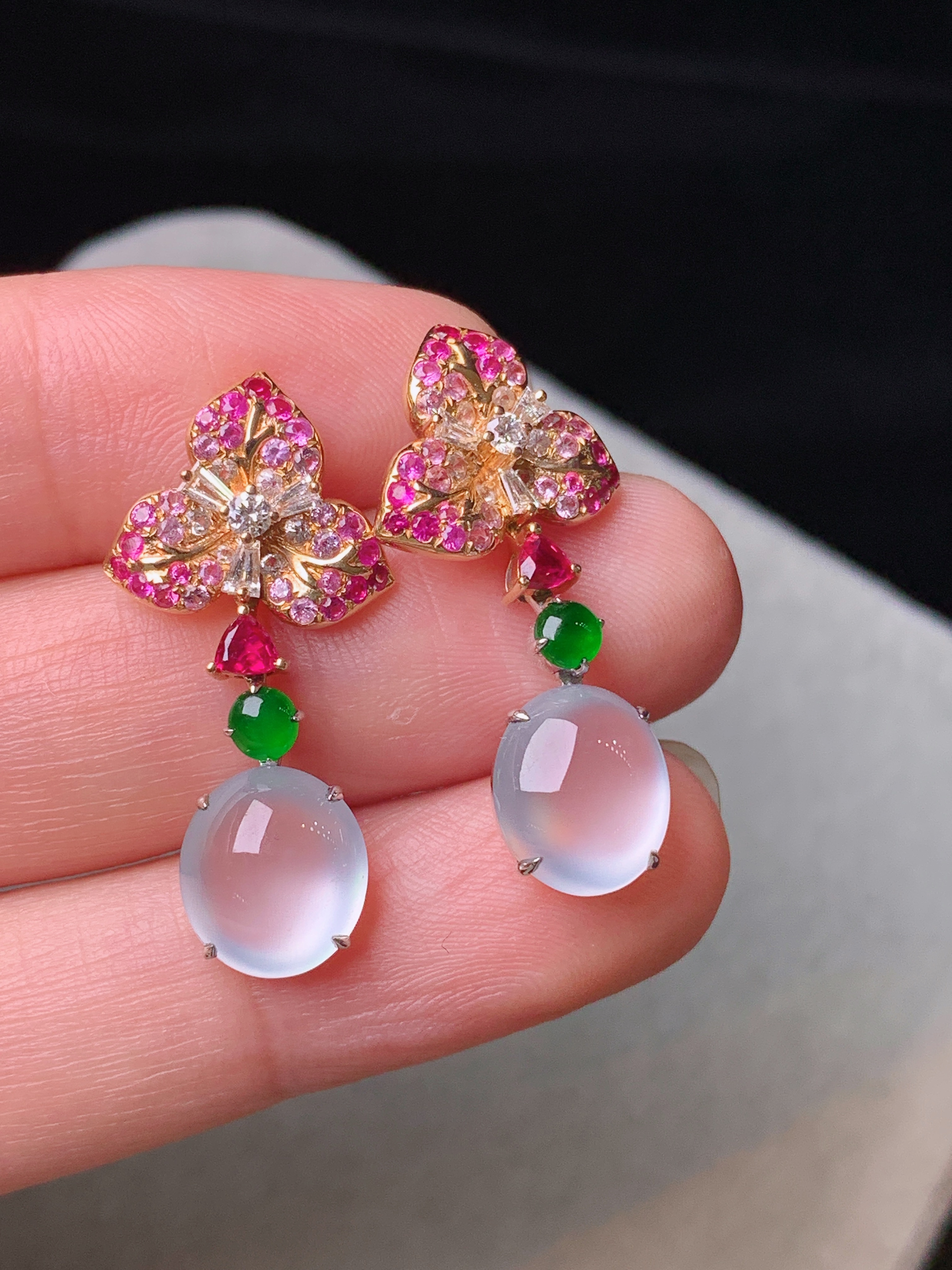 18k金钻镶嵌冰种蛋面耳坠 玉质细腻 水润亮眼 色泽艳丽 整体尺寸28.5*8.5*5.5m5