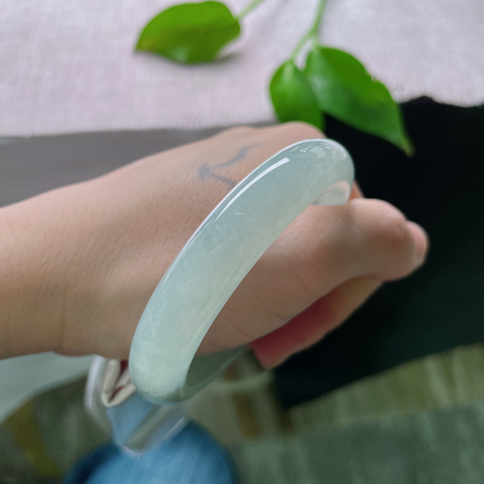 54.6/11.7/8.1，冰晴底正圈，晴水柔光，气质清冷又耐看。一片冰心在玉壶..