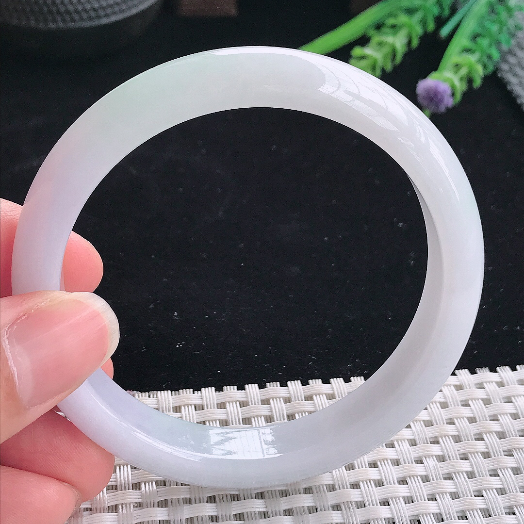 实拍A货翡翠59.8/11.7/8老坑秀气冰润飘绿手镯翡翠宽边玉镯平安镯美人镯