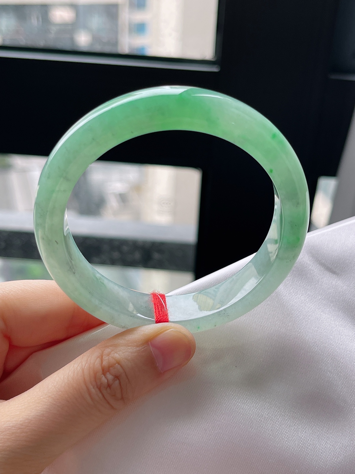 正圈55.3圈口，翡翠冰糯种飘绿手镯