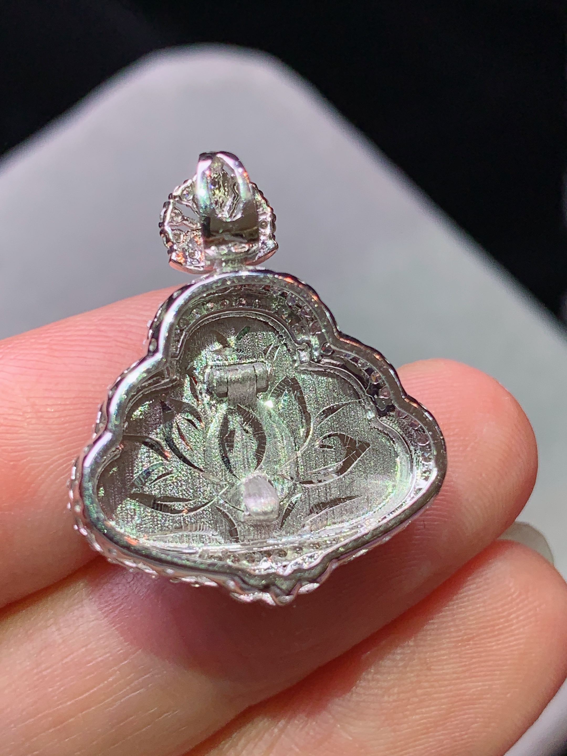 18k金钻镶嵌满阳绿佛公吊坠 玉质细腻 色泽艳丽清新 水润亮眼 整体尺寸25*20.6*8L2