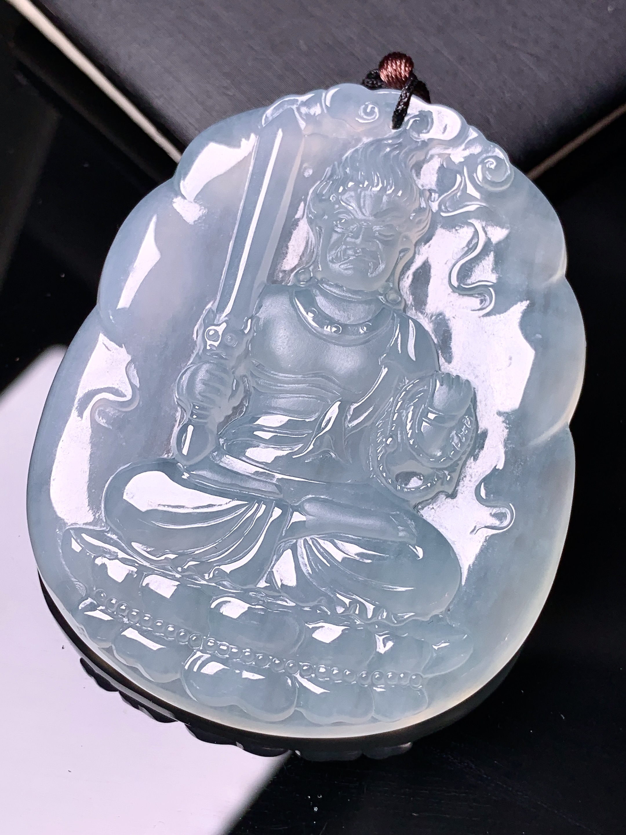 冰种不动明王吊坠 玉质细腻 水润亮眼 色泽艳丽 整体尺寸54*42.8*5.8b2