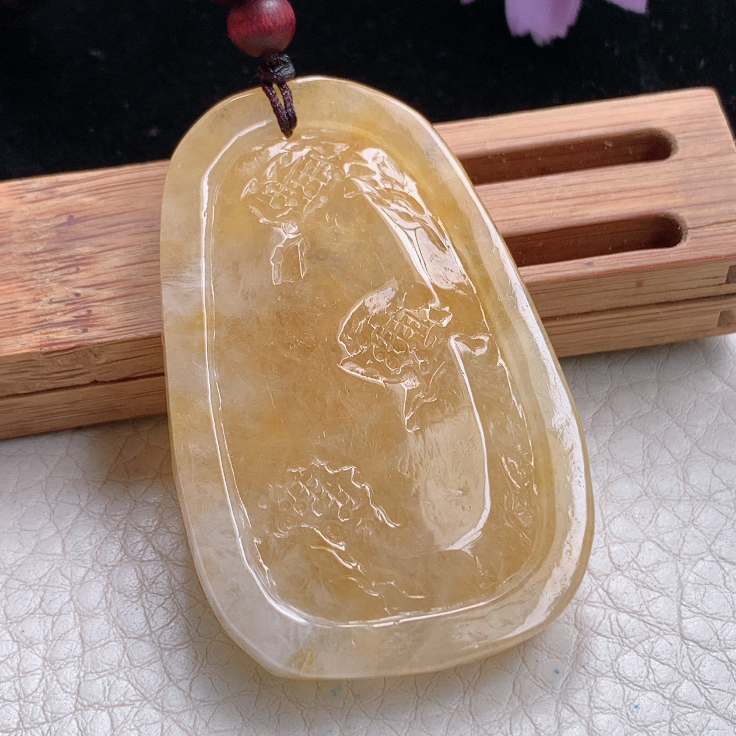 zen实拍55.2*35.8*10.3缅甸翡翠黄翡年年有鱼吊坠 荷叶鱼项坠