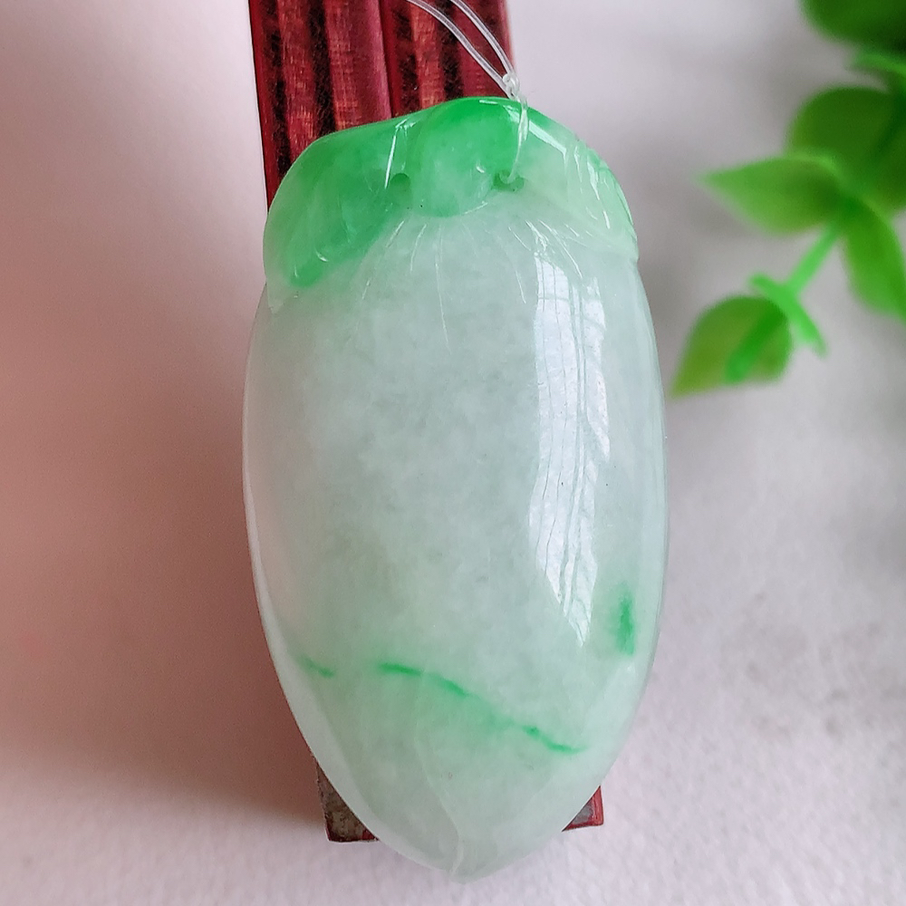 冰润飘阳绿寿桃吊坠 正装翡翠桃子挂件 玉质细腻  水润清新  W49.13 尺寸：37-20.7-15mm