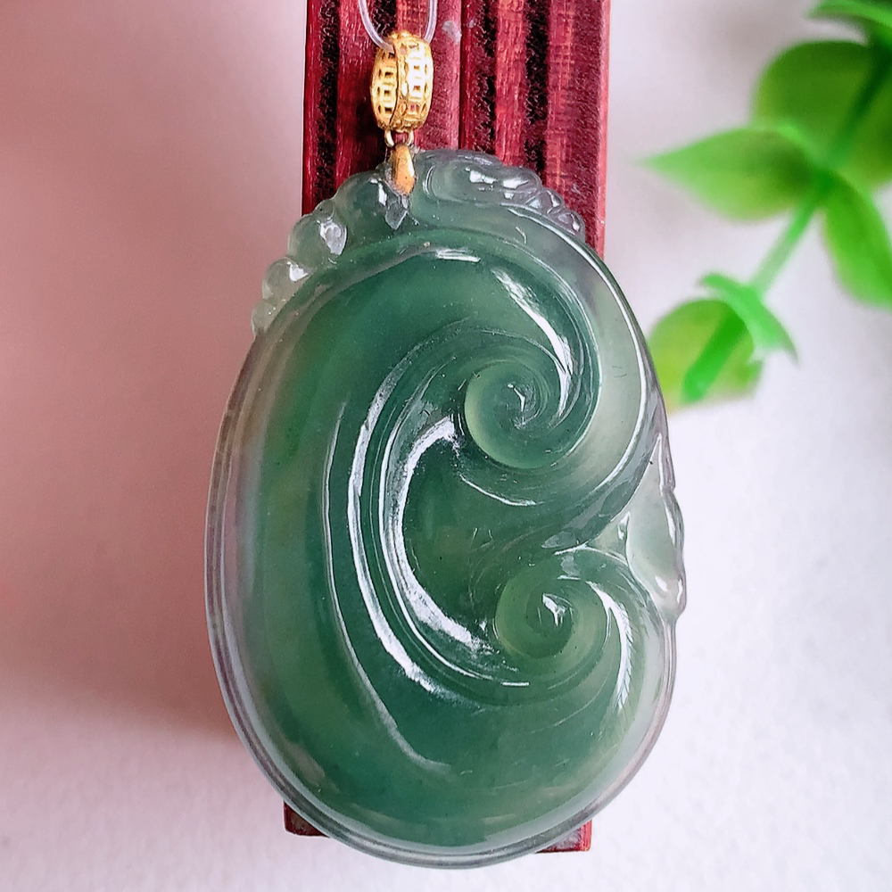 18k金扣蓝冰吉祥如意翡翠吊坠  寓意“万事如意，吉祥如意,福寿绵长 心想事成”饱满大气，通透水润 