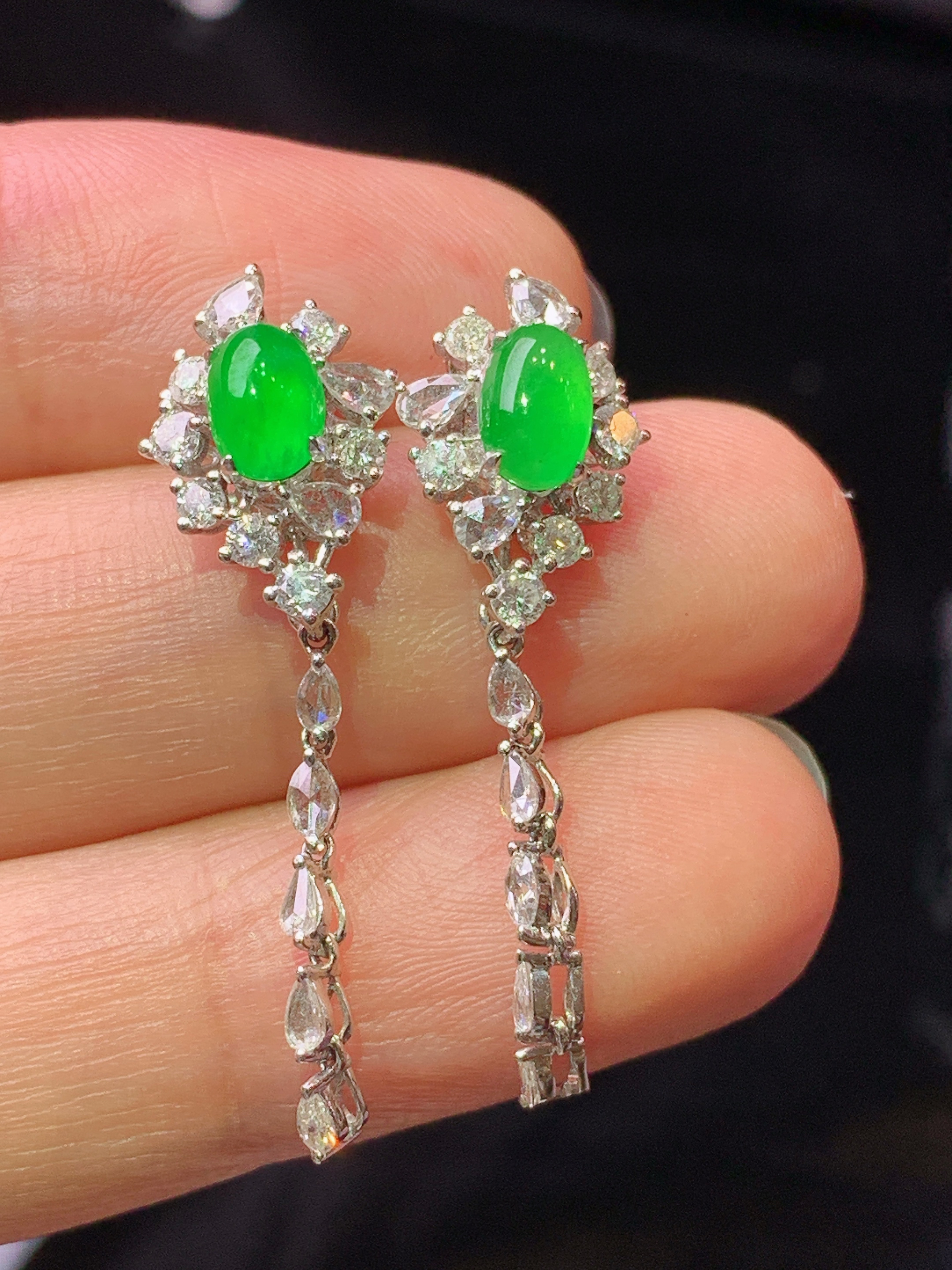 18k金钻镶嵌满绿蛋面耳坠  玉质细腻 水润亮眼 色泽艳丽 整体尺寸32.5*9.6*7z1