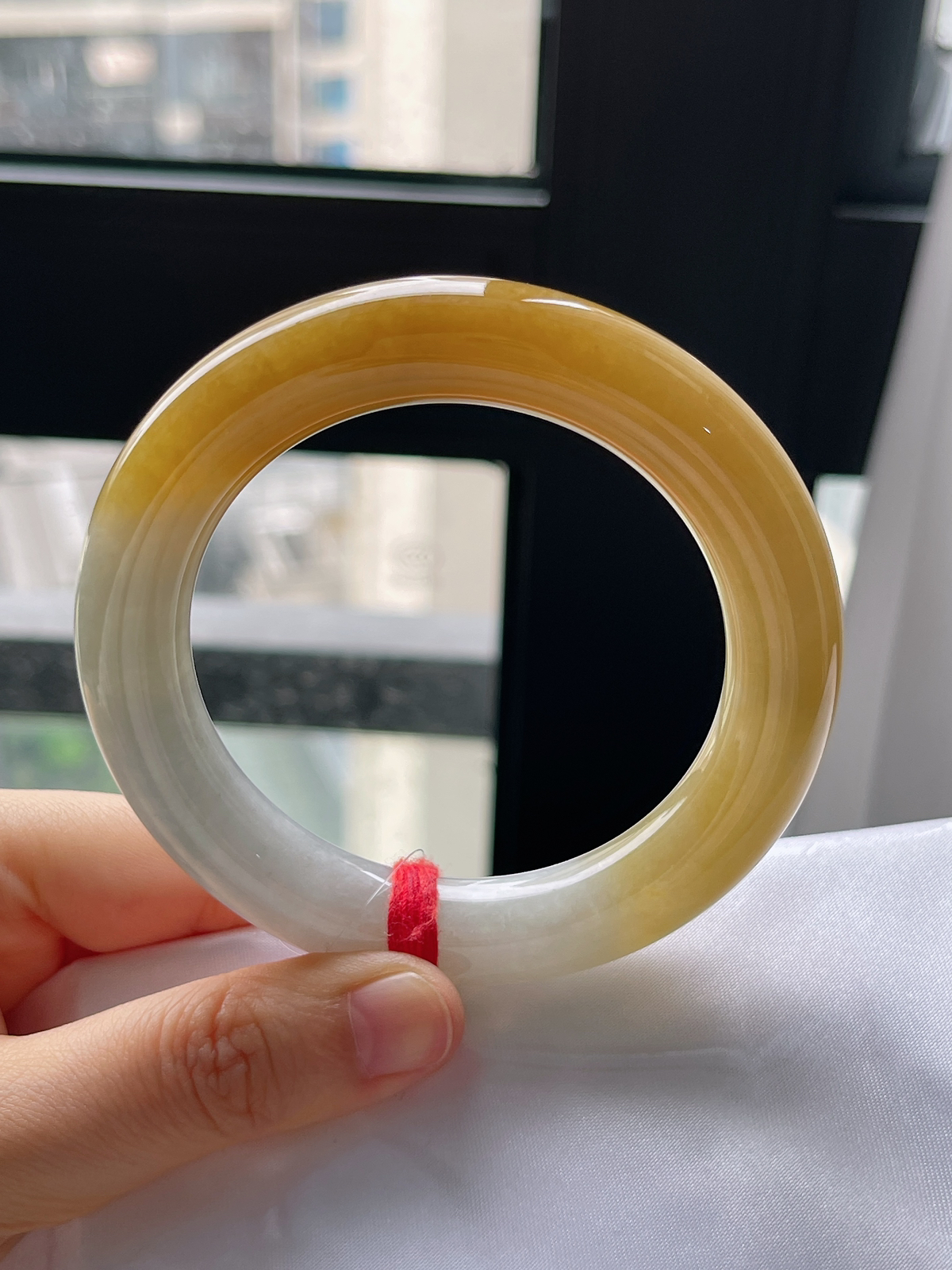 圆镯56.1圈口，翡翠糯化种黄翡手镯