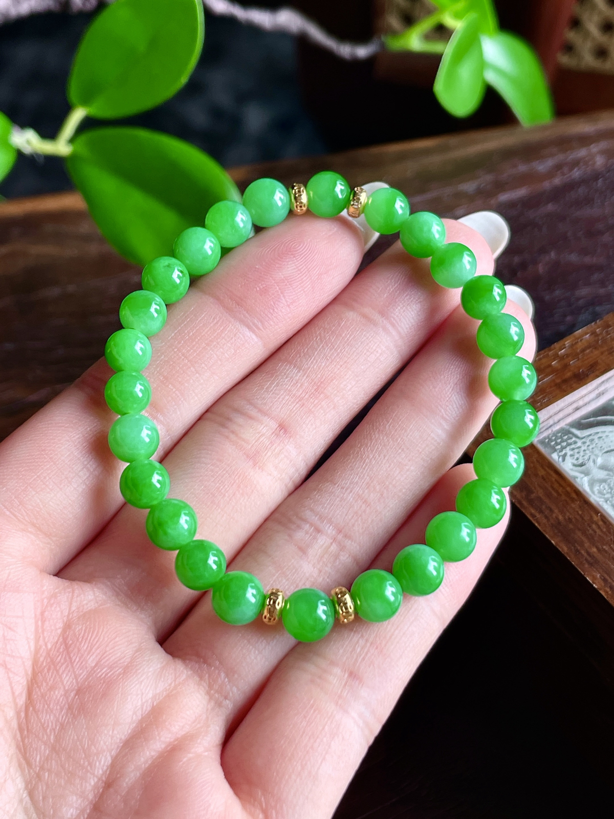 【珠子】🫧阳绿手串圆珠子手串
【说明】缅料 性价比高  
【尺寸】6.9mm
【重量】14.3克