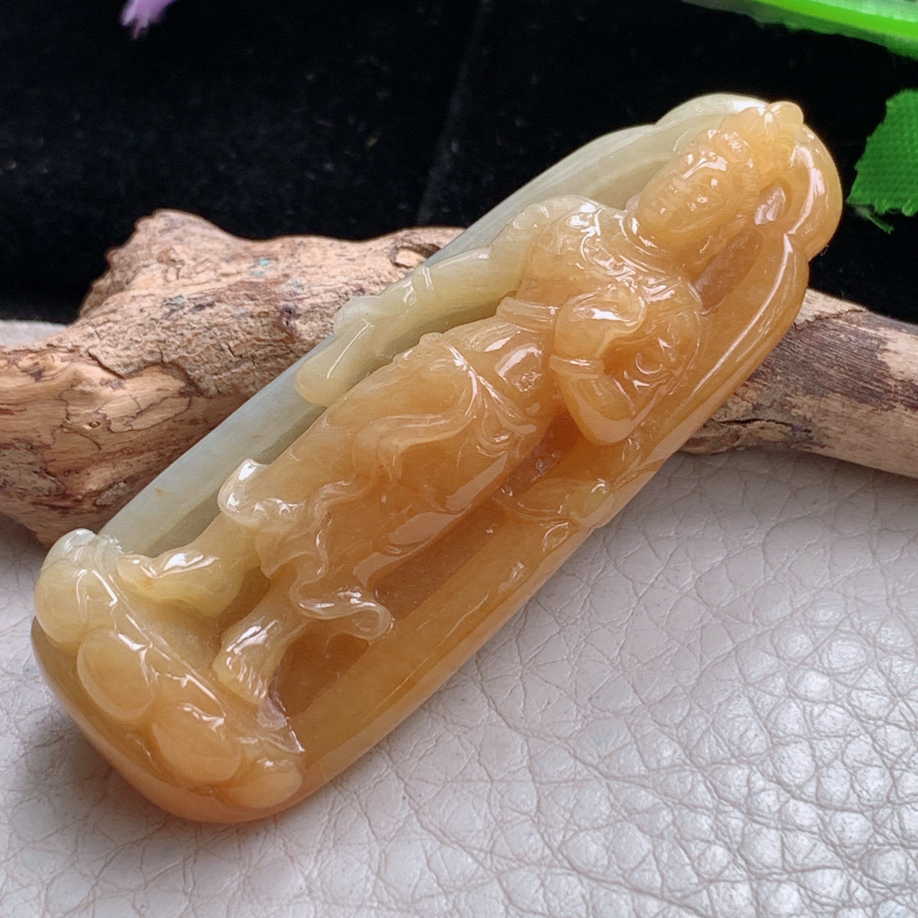 lz实拍57.2*21.3*11.6天然缅甸翡翠黄翡站观音吊坠