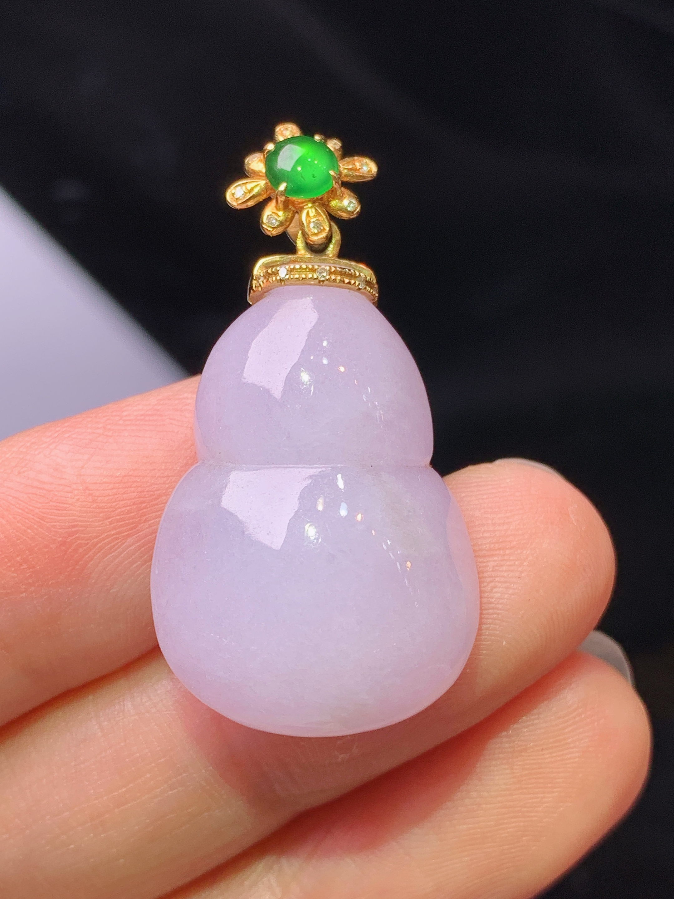 18k金钻镶嵌淡紫罗兰葫芦吊坠 玉质细腻 色泽艳丽清新 水润亮眼 整体尺寸34.8*17.8*9.2