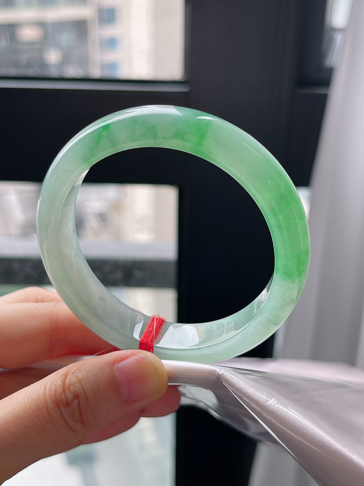 正圈55.3圈口，翡翠冰糯种飘绿手镯