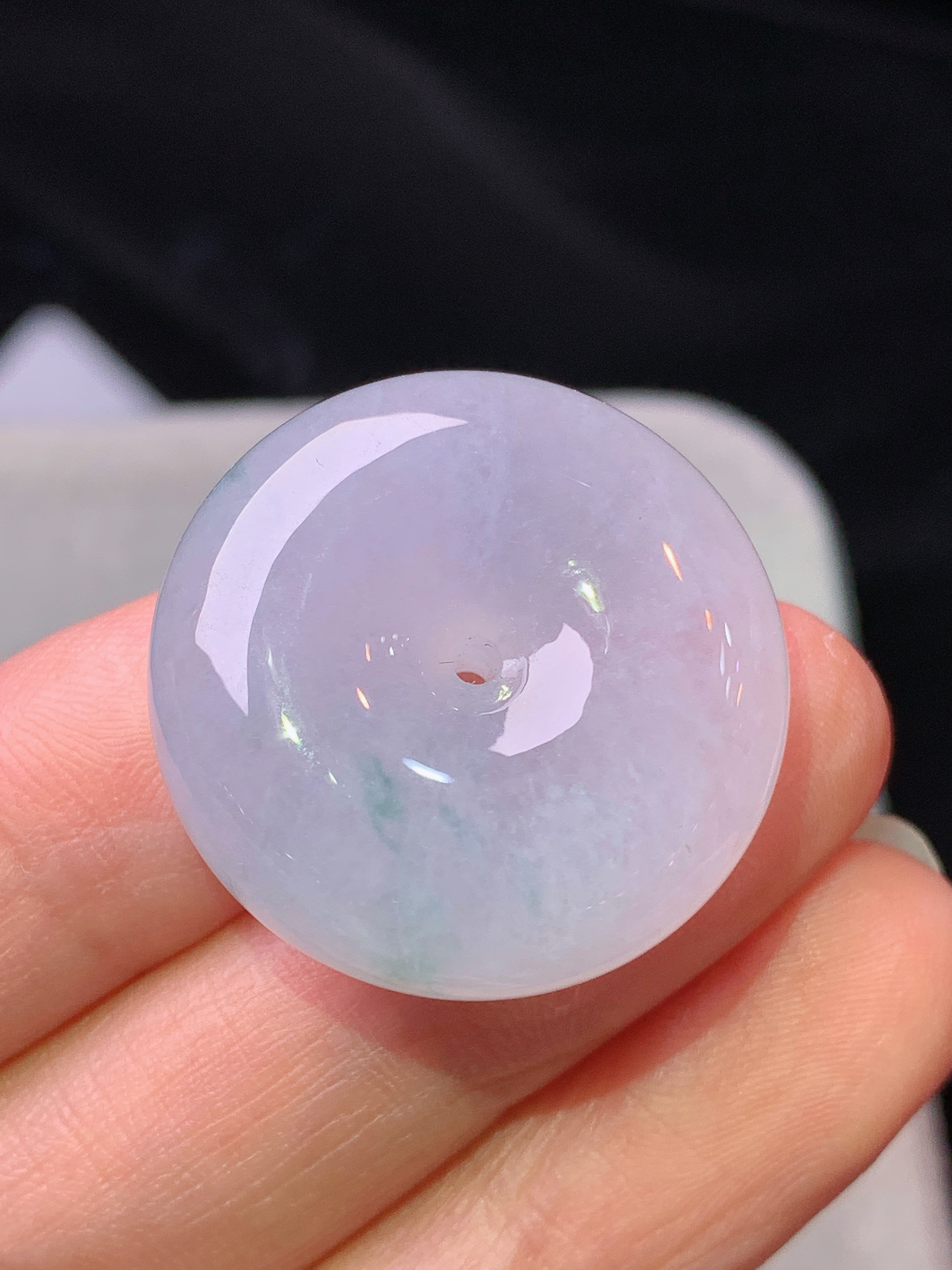 淡紫罗兰飘花平安扣吊坠 玉质细腻 色泽艳丽清新 水润亮眼 整体尺寸25.3*9.6m2