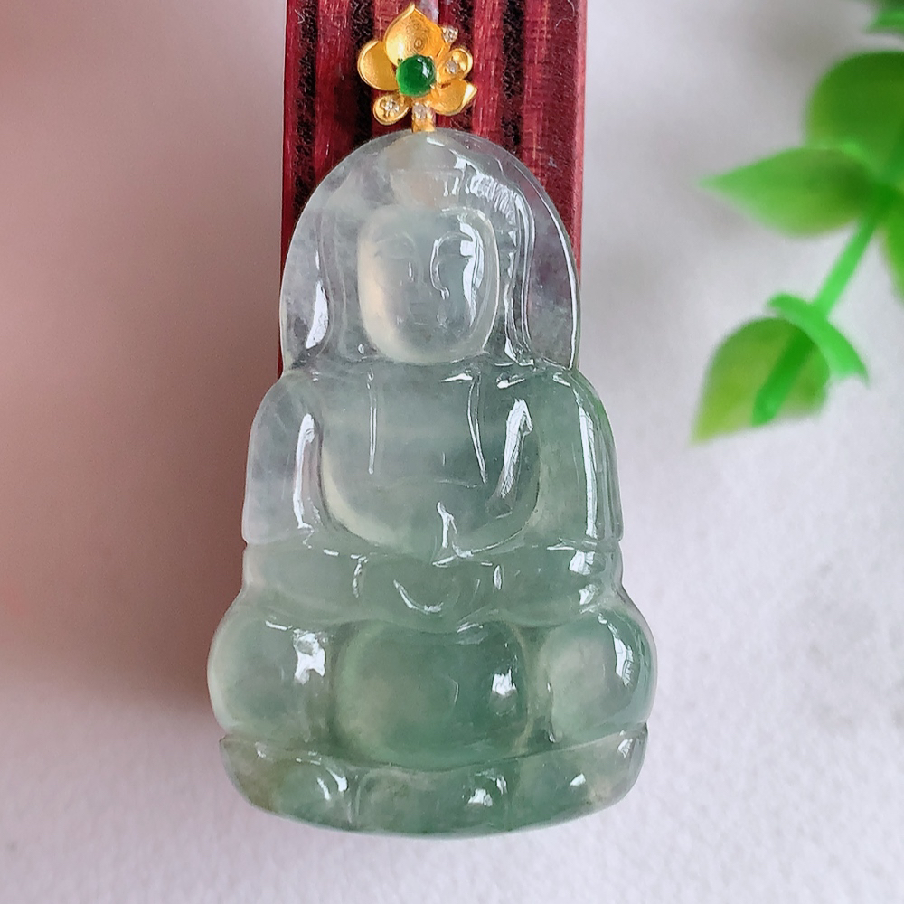 18k金扣冰润精雕观音吊坠，法相端庄大气，工艺精湛，种色浓郁，细腻饱满冰润，种老水足，收藏佳品，佩戴大气  W01.13   尺寸：31.5-20-4mm