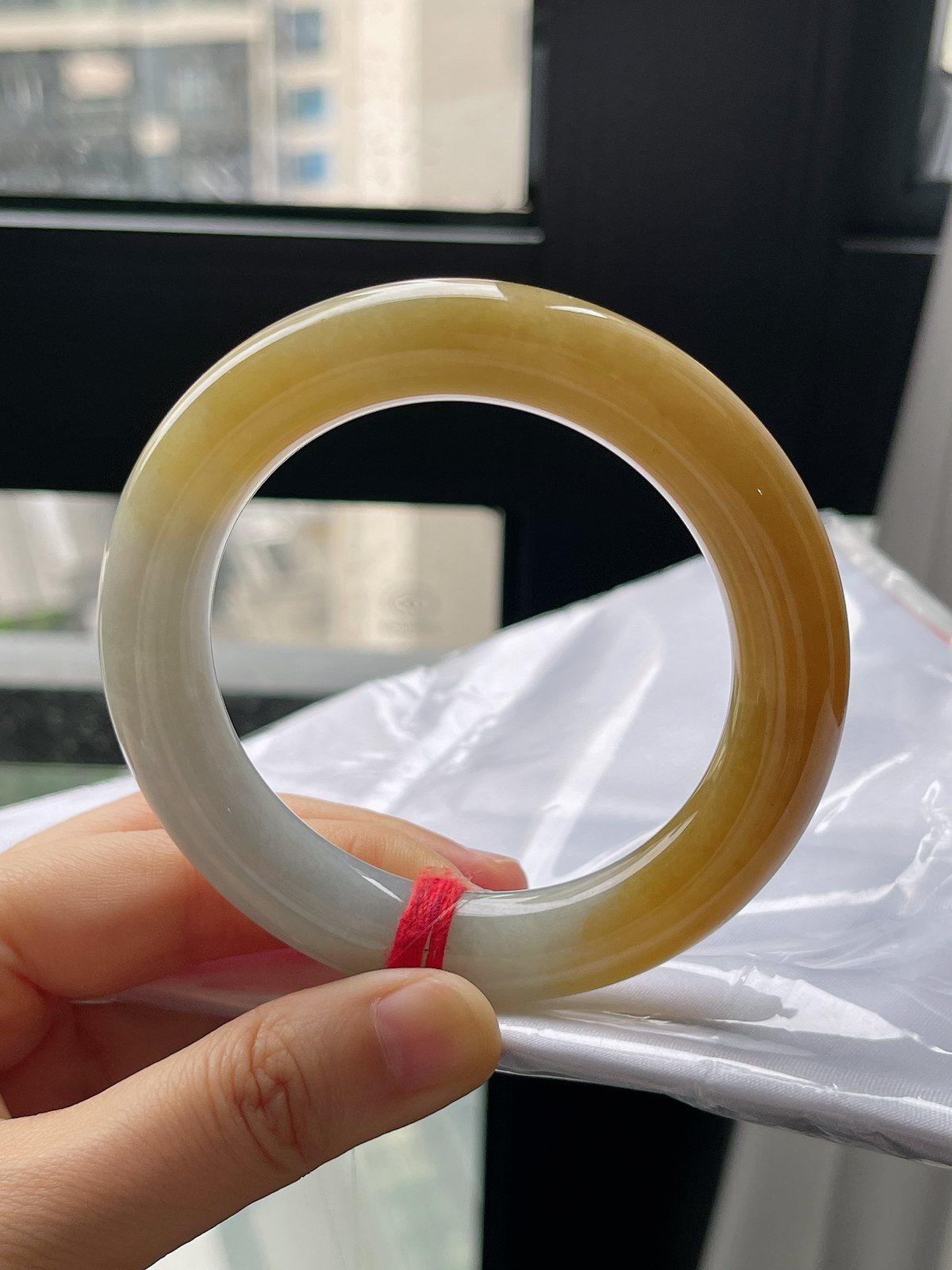 圆镯56.1圈口，翡翠糯化种黄翡手镯