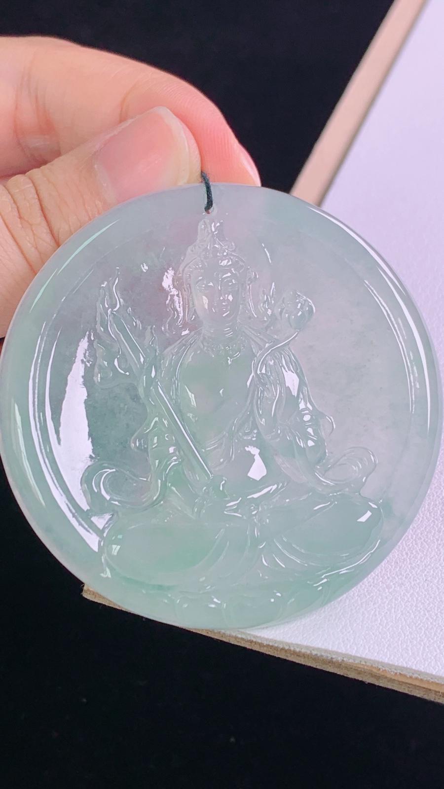 冰种虚空藏菩萨

尺寸:53.4-5.7mm