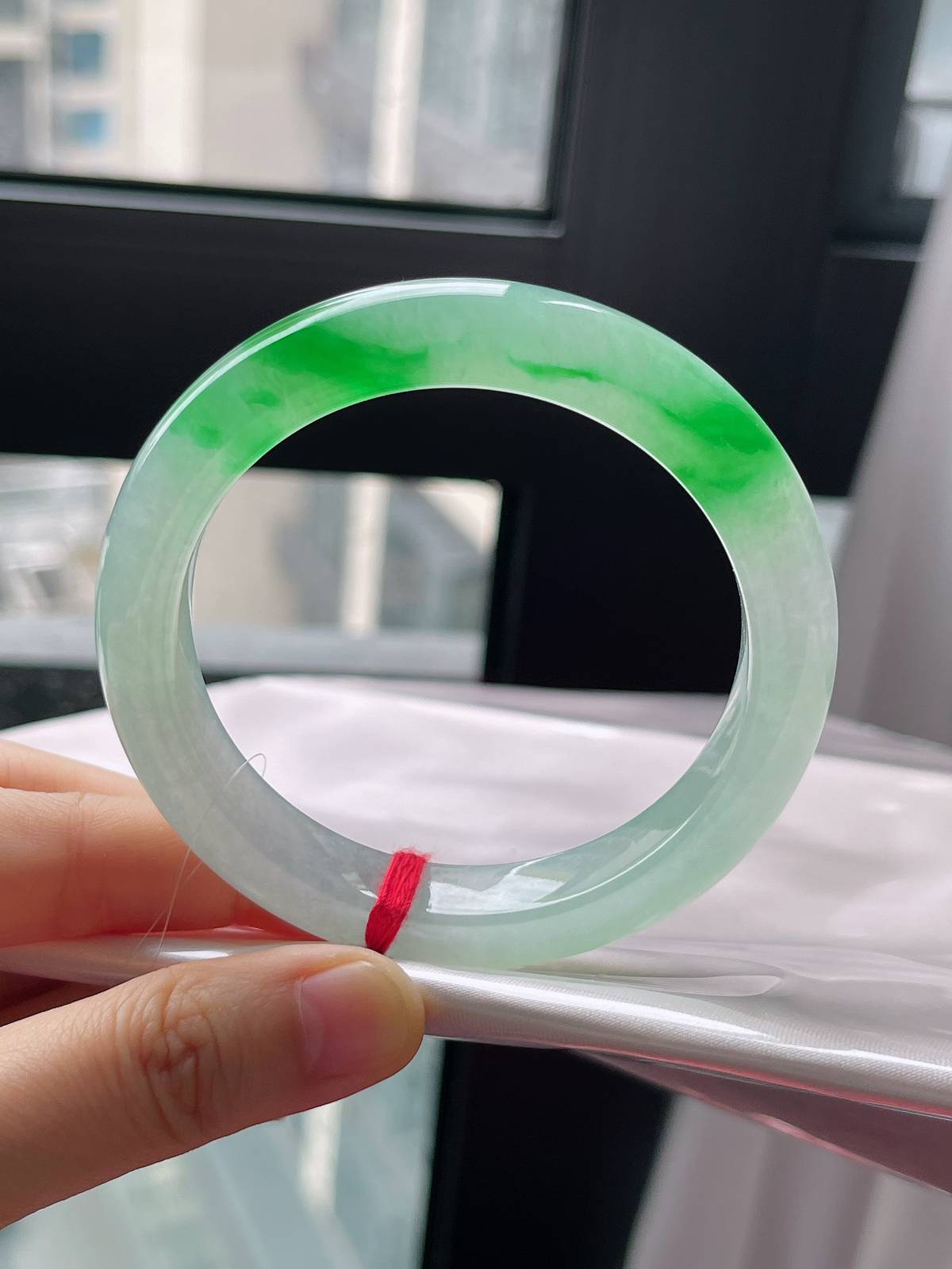 正圈58圈口，翡翠冰糯种飘阳绿手镯