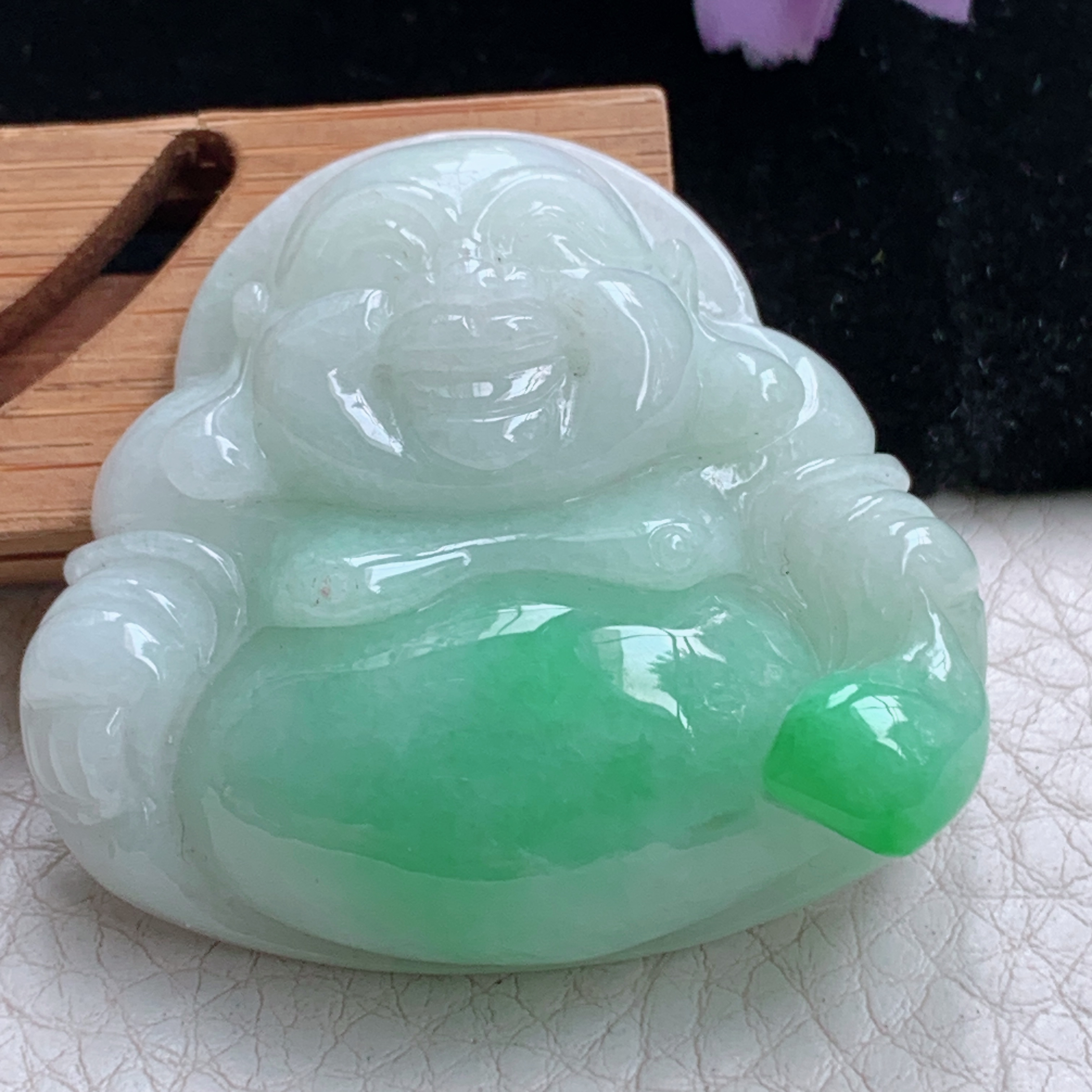 zen实拍42*47*12.8缅甸翡翠飘绿佛公吊坠大肚弥勒佛像项坠白底青