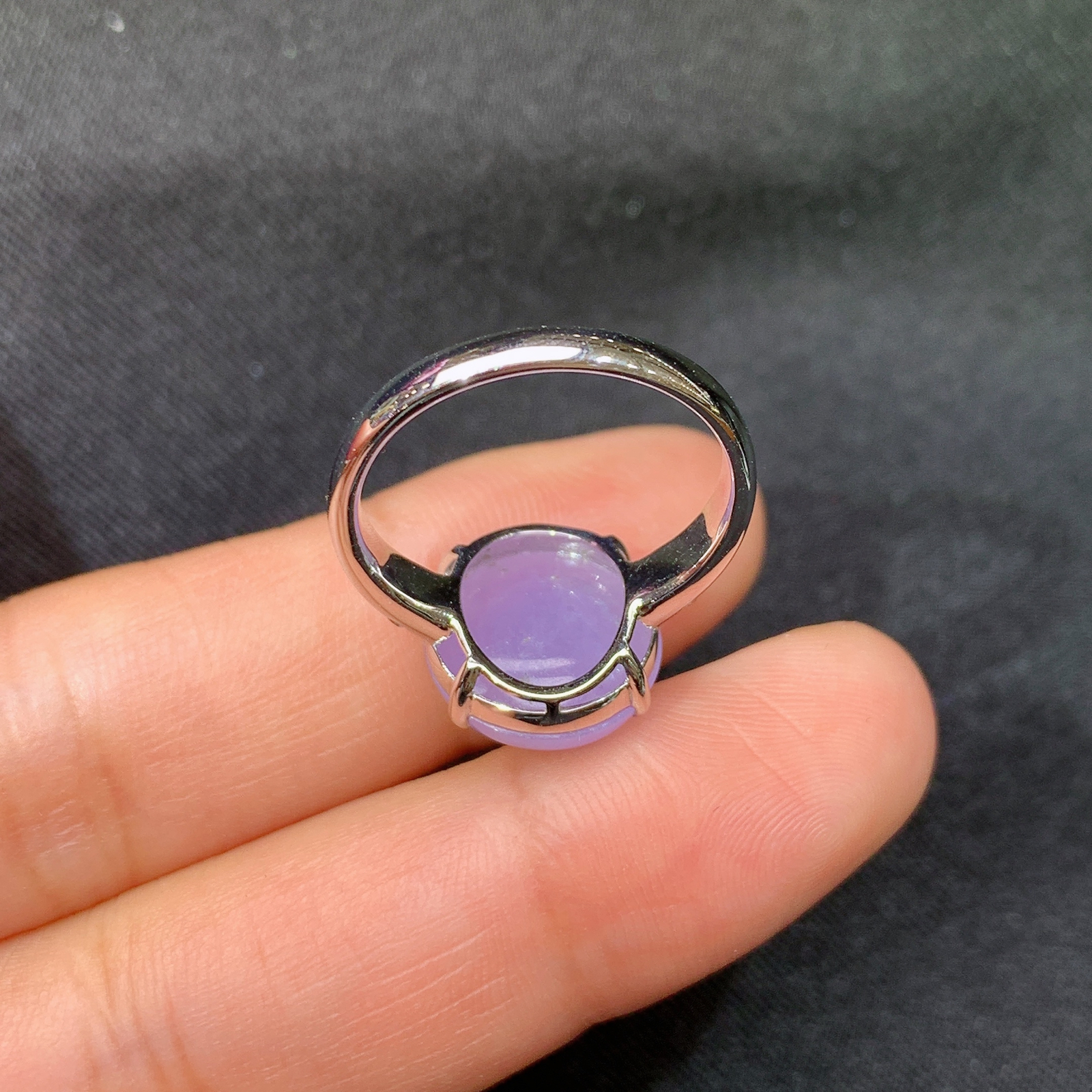 冰紫罗兰蛋面戒指，18k金镶嵌，温润细腻，颜色鲜艳，Ff 尺寸11.8*11.3*5