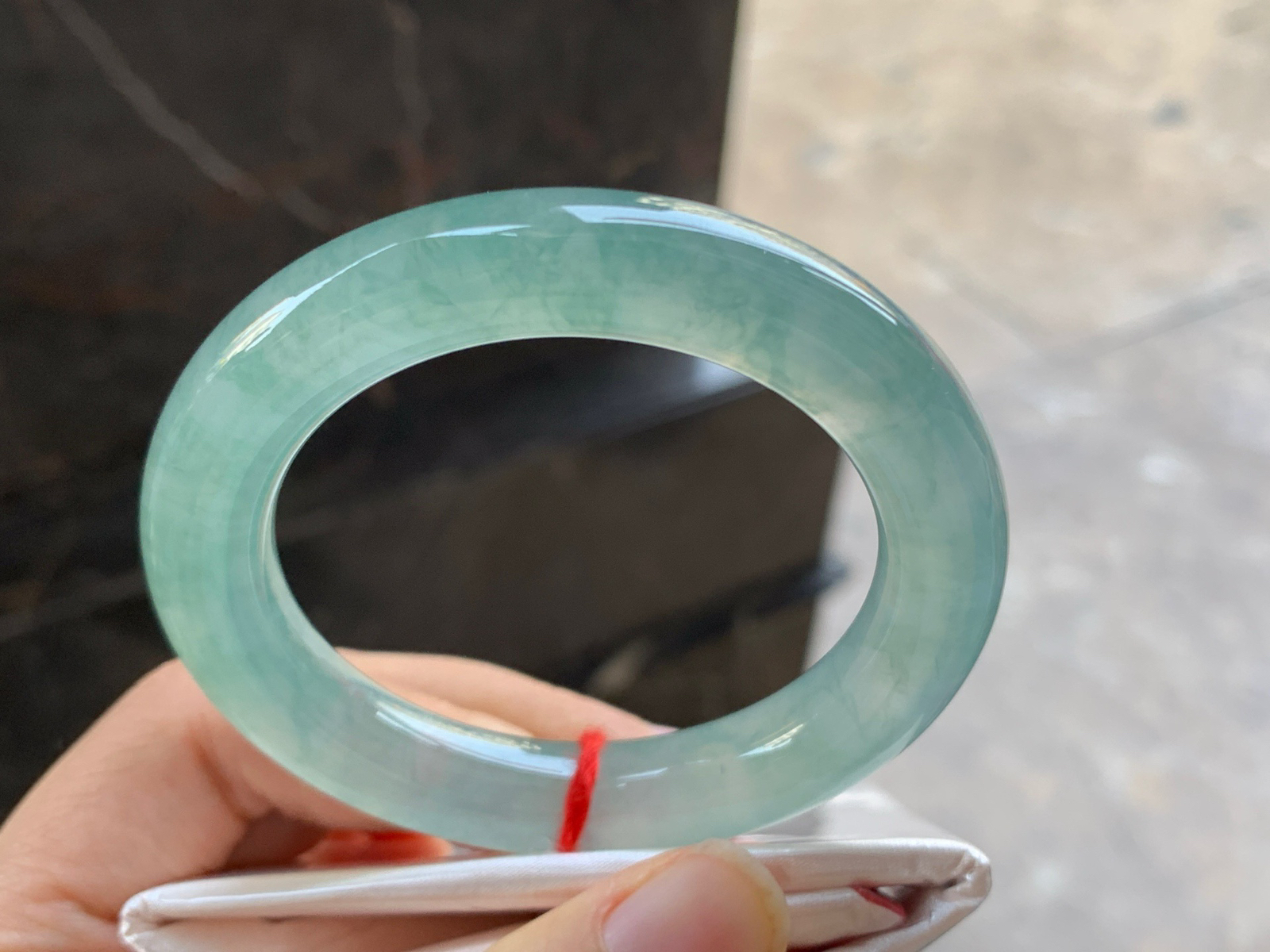 50.5-10.2

冰蓝圆条手镯^_^水润