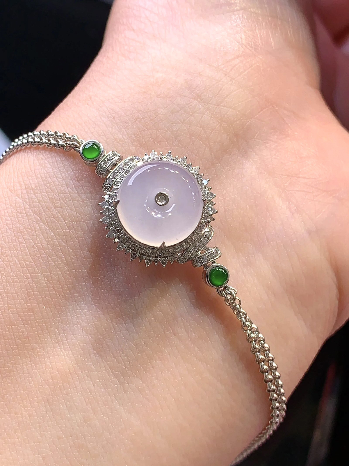 18k金钻镶嵌冰种平安扣手链 玉质细腻 色泽清新艳丽 整体尺寸26.8*16.3*9.5