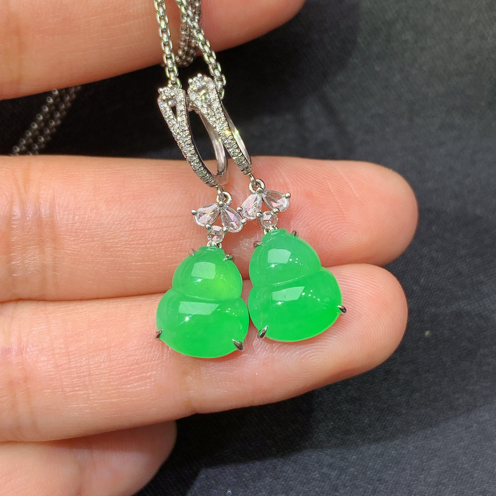 冰阳绿葫芦耳坠，18k金镶嵌，简约时尚，冰润色阳，种水足，L6 尺寸10.9*9*3