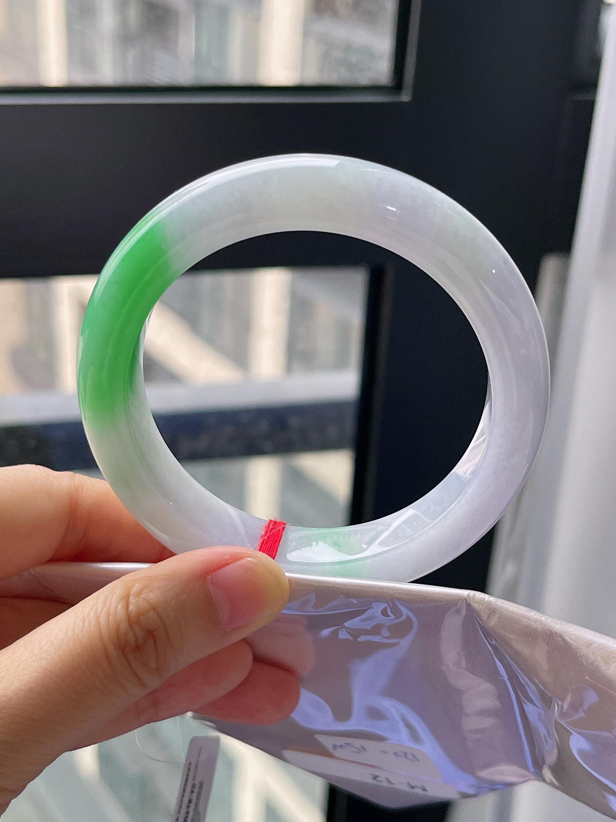 正圈56.9圈口，翡翠冰糯种春带彩手镯