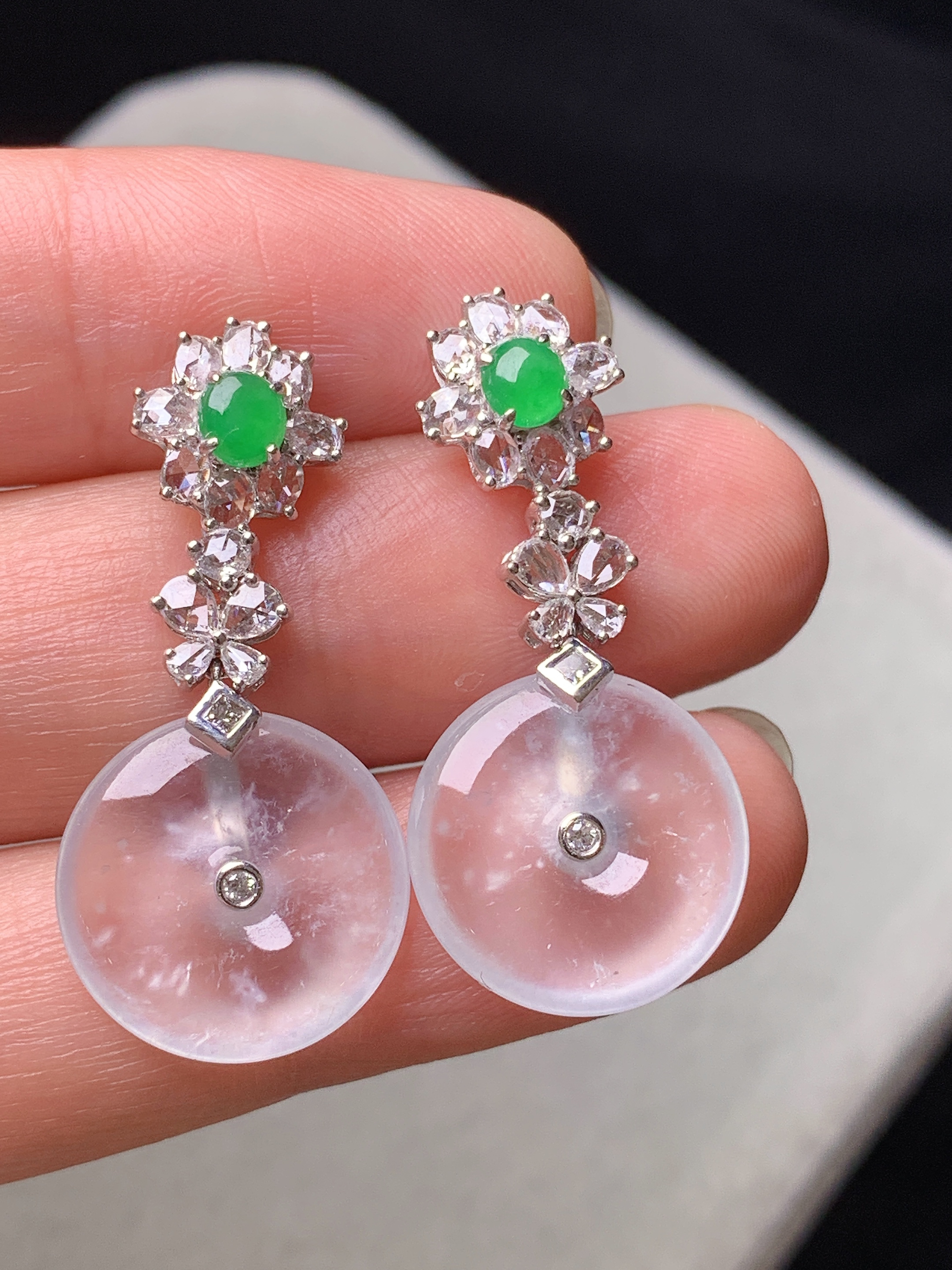 18k金钻镶嵌玻璃种平安扣耳坠 玉质细腻 水润亮眼 色泽艳丽 整体尺寸30.8*14.3*2.8j4