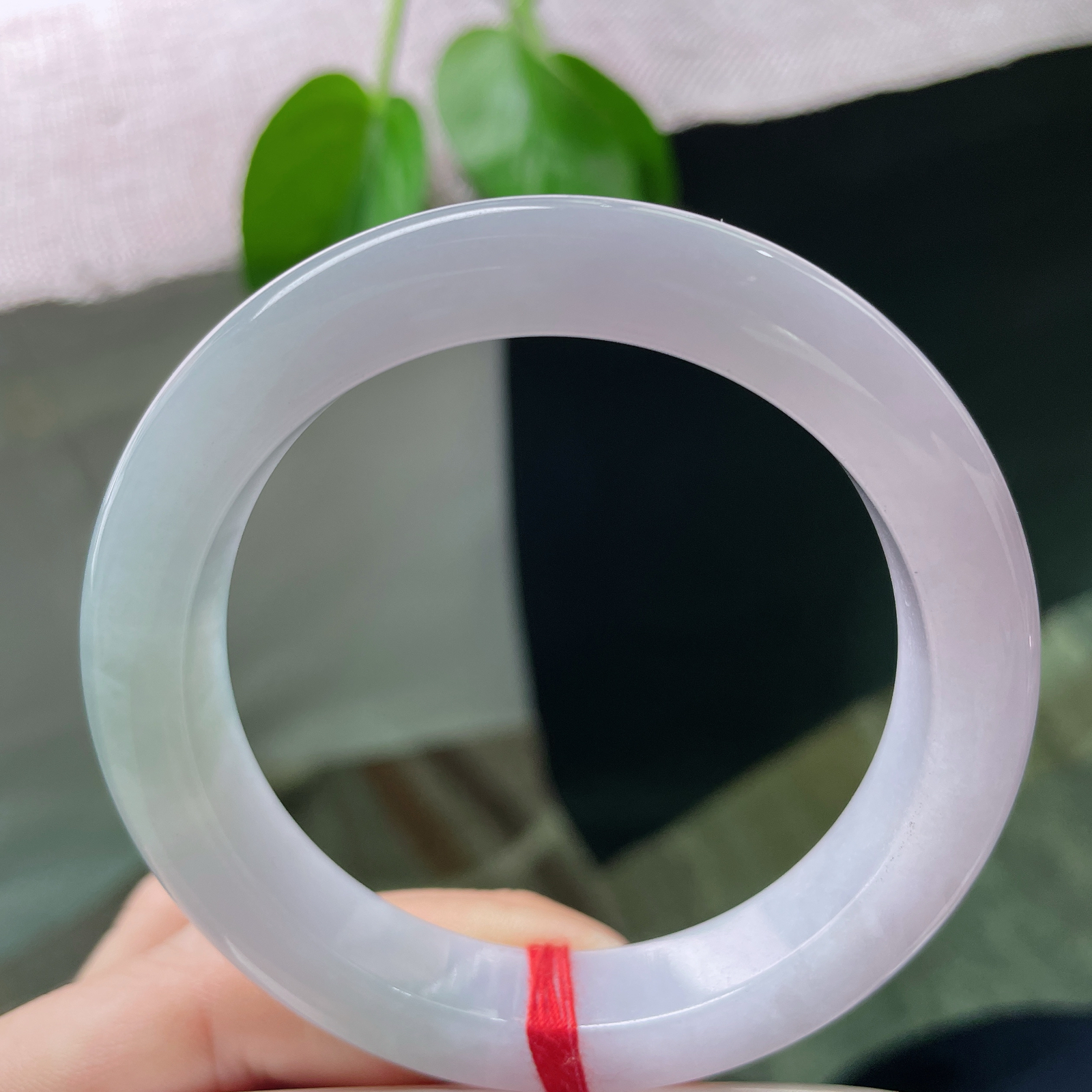 56/12/9.1，春彩正圈，水头好，厚装，是冰封的晚霞，是未醒的紫梦。洒金，ss50019a